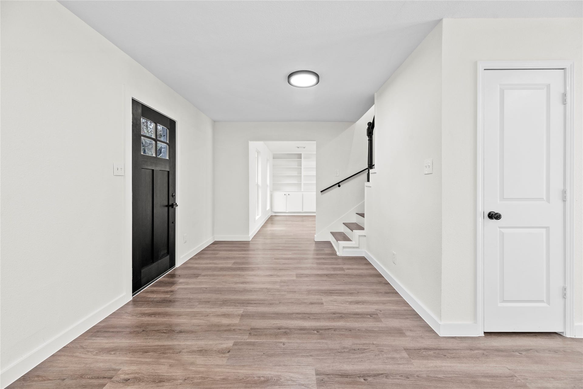 12551 Honeywood Trail, Houston, TX 77077 Inviting front entry offers LVP flooring and fresh paint.