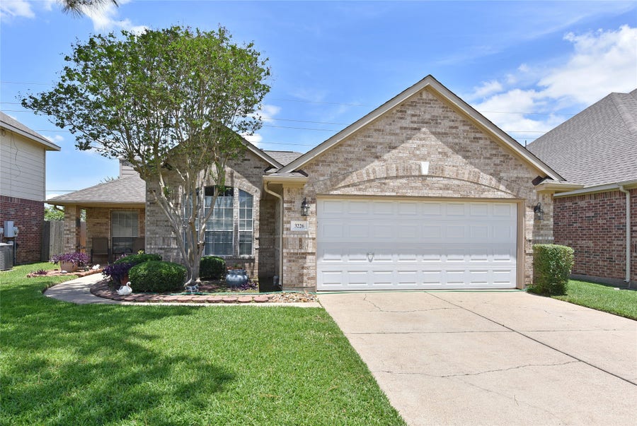 Property photo for 3226 Stratford Pointe Drive, Sugar Land, TX