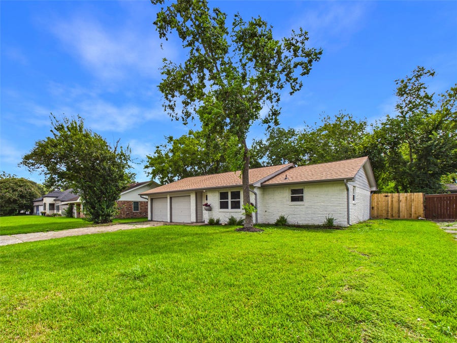 Property photo for 135 Highland Terrace, League City, TX