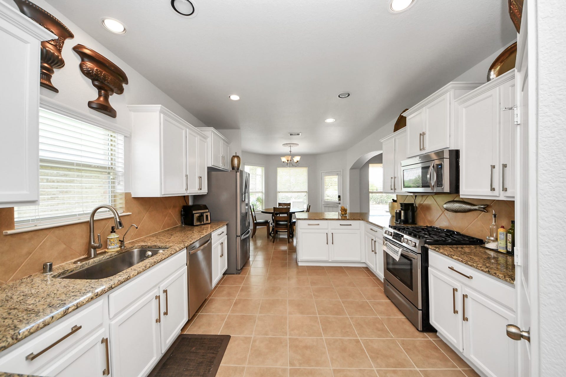 8519 E Windhaven Terrace Trail, Cypress, TX 77433 kitchen