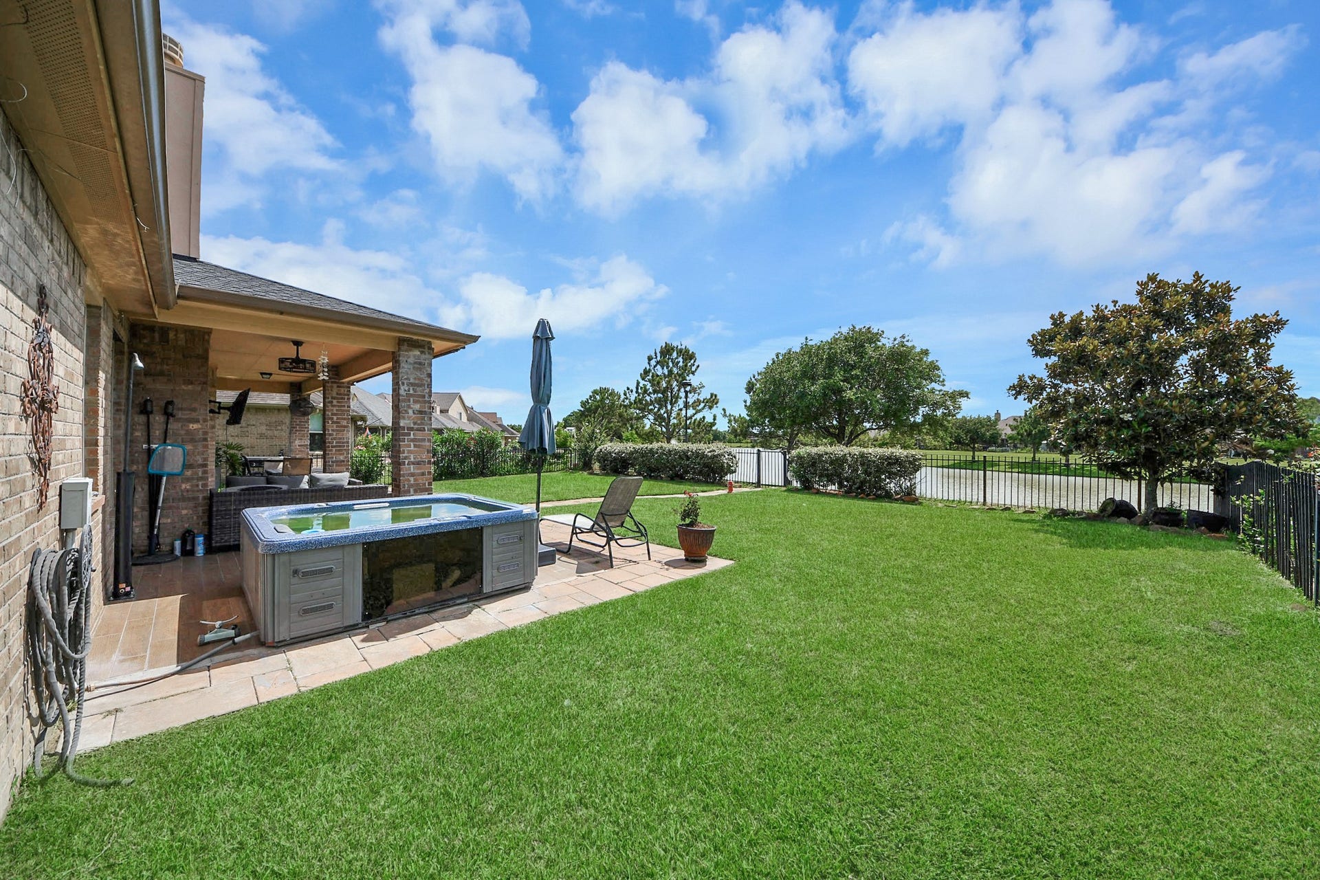 8519 E Windhaven Terrace Trail, Cypress, TX 77433 Jacuzzi