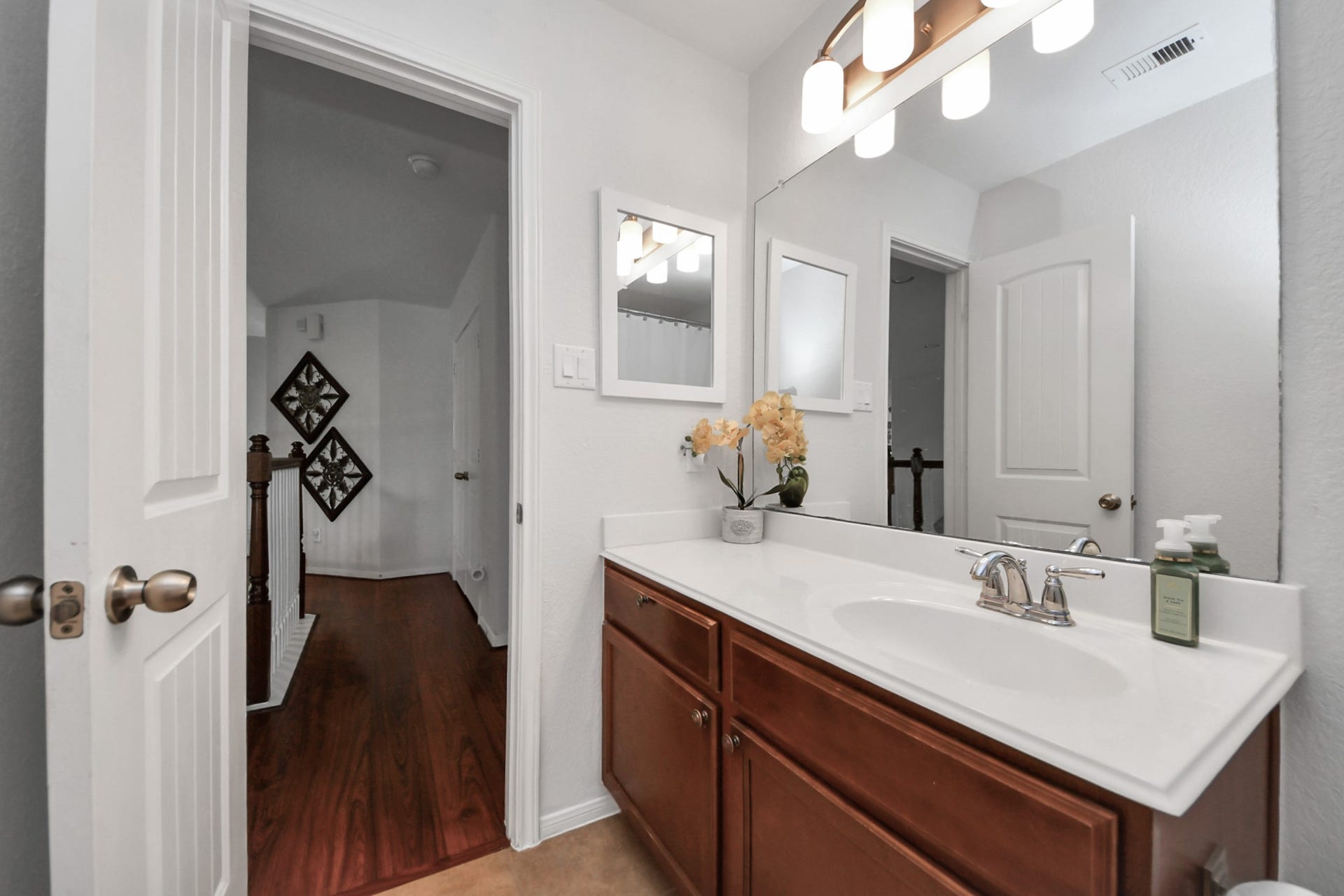 8519 E Windhaven Terrace Trail, Cypress, TX 77433 full bathroom upstairs