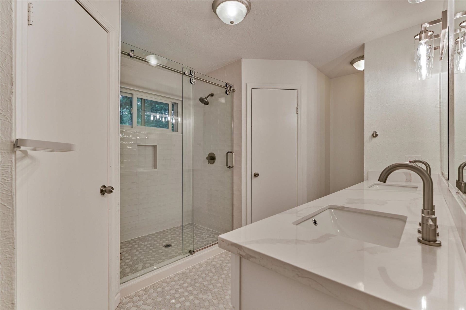 26 Sylvan Forest Drive, The Woodlands, TX 77381 26 Sylvan Forest Drive, The Woodlands, TX 77381