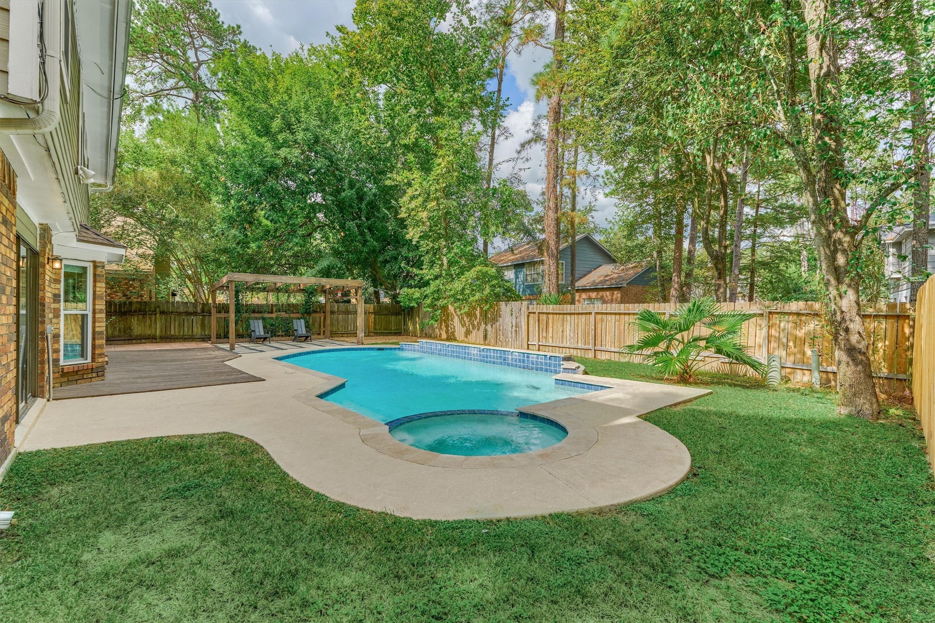 26 Sylvan Forest Drive, The Woodlands, TX 77381 26 Sylvan Forest Drive, The Woodlands, TX 77381