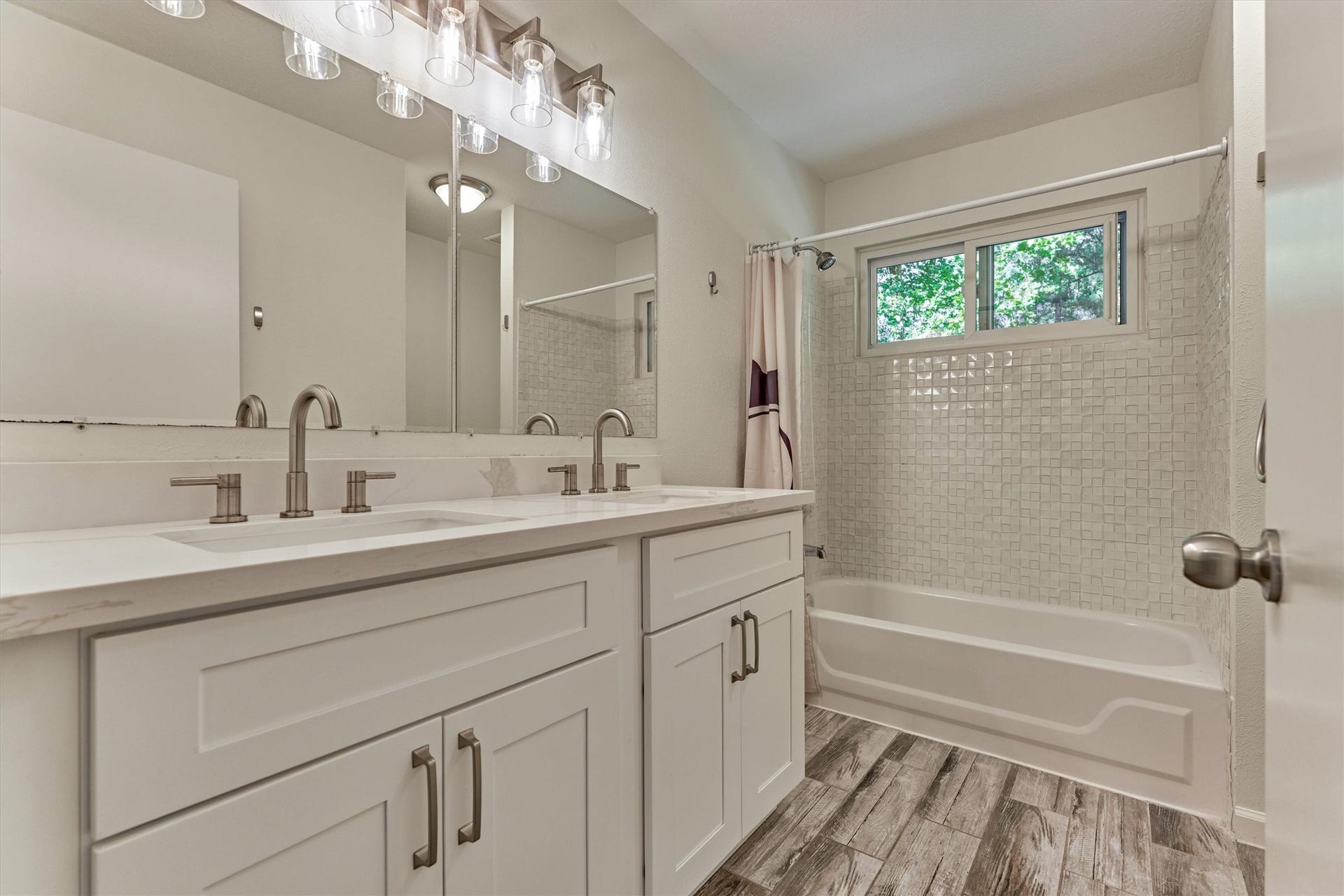 26 Sylvan Forest Drive, The Woodlands, TX 77381 26 Sylvan Forest Drive, The Woodlands, TX 77381