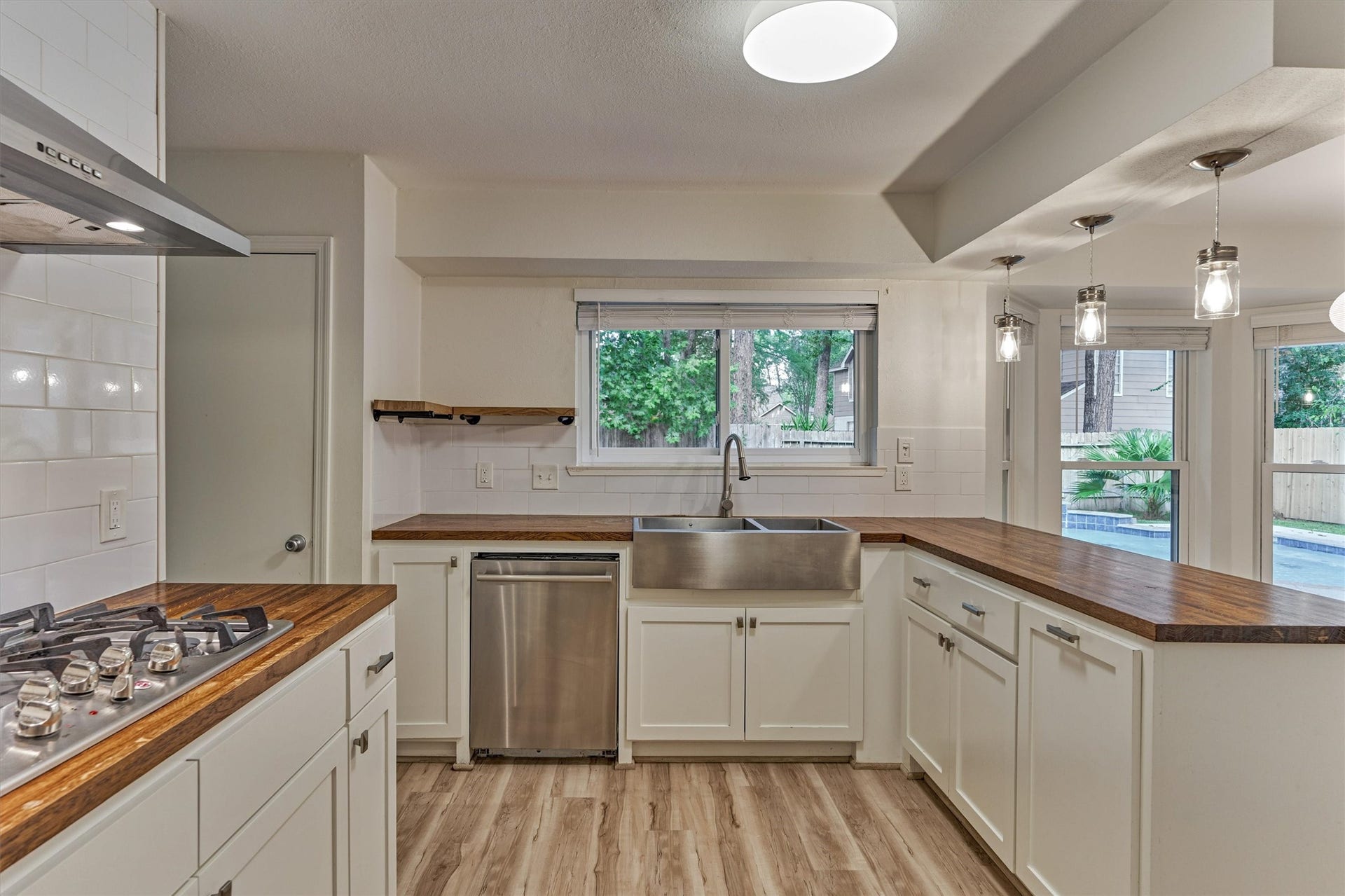 26 Sylvan Forest Drive, The Woodlands, TX 77381 26 Sylvan Forest Drive, The Woodlands, TX 77381