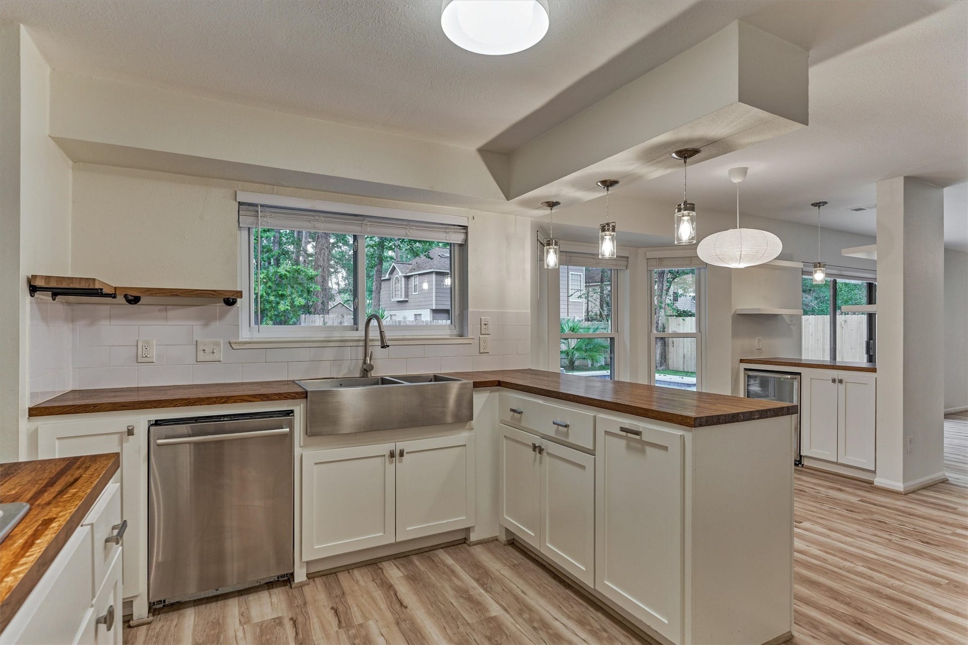 26 Sylvan Forest Drive, The Woodlands, TX 77381 26 Sylvan Forest Drive, The Woodlands, TX 77381