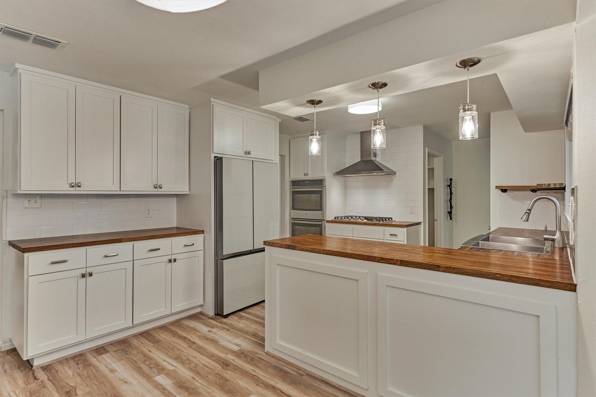 26 Sylvan Forest Drive, The Woodlands, TX 77381 26 Sylvan Forest Drive, The Woodlands, TX 77381
