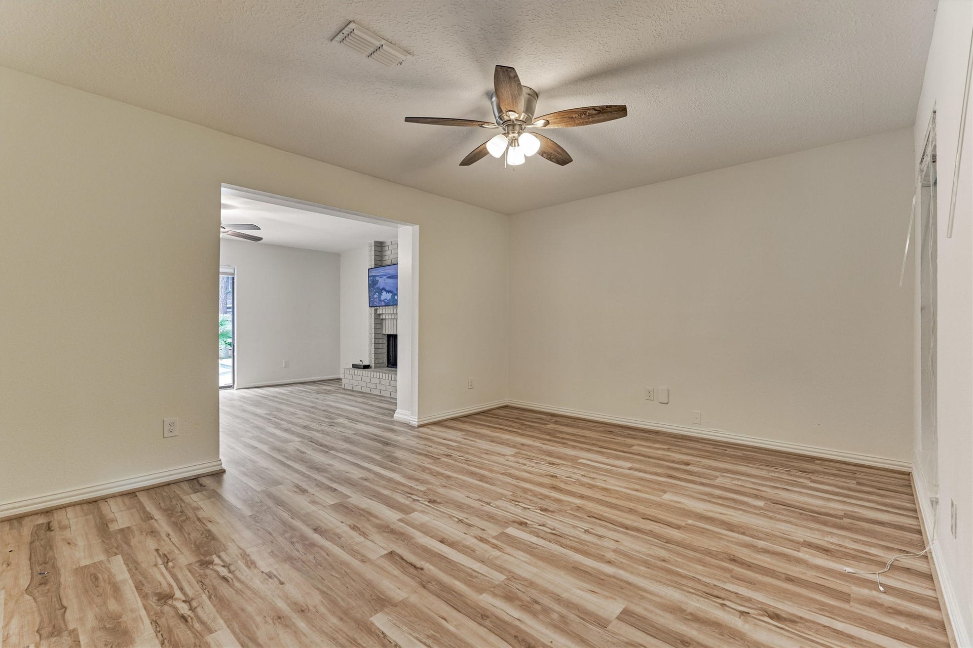 26 Sylvan Forest Drive, The Woodlands, TX 77381 26 Sylvan Forest Drive, The Woodlands, TX 77381