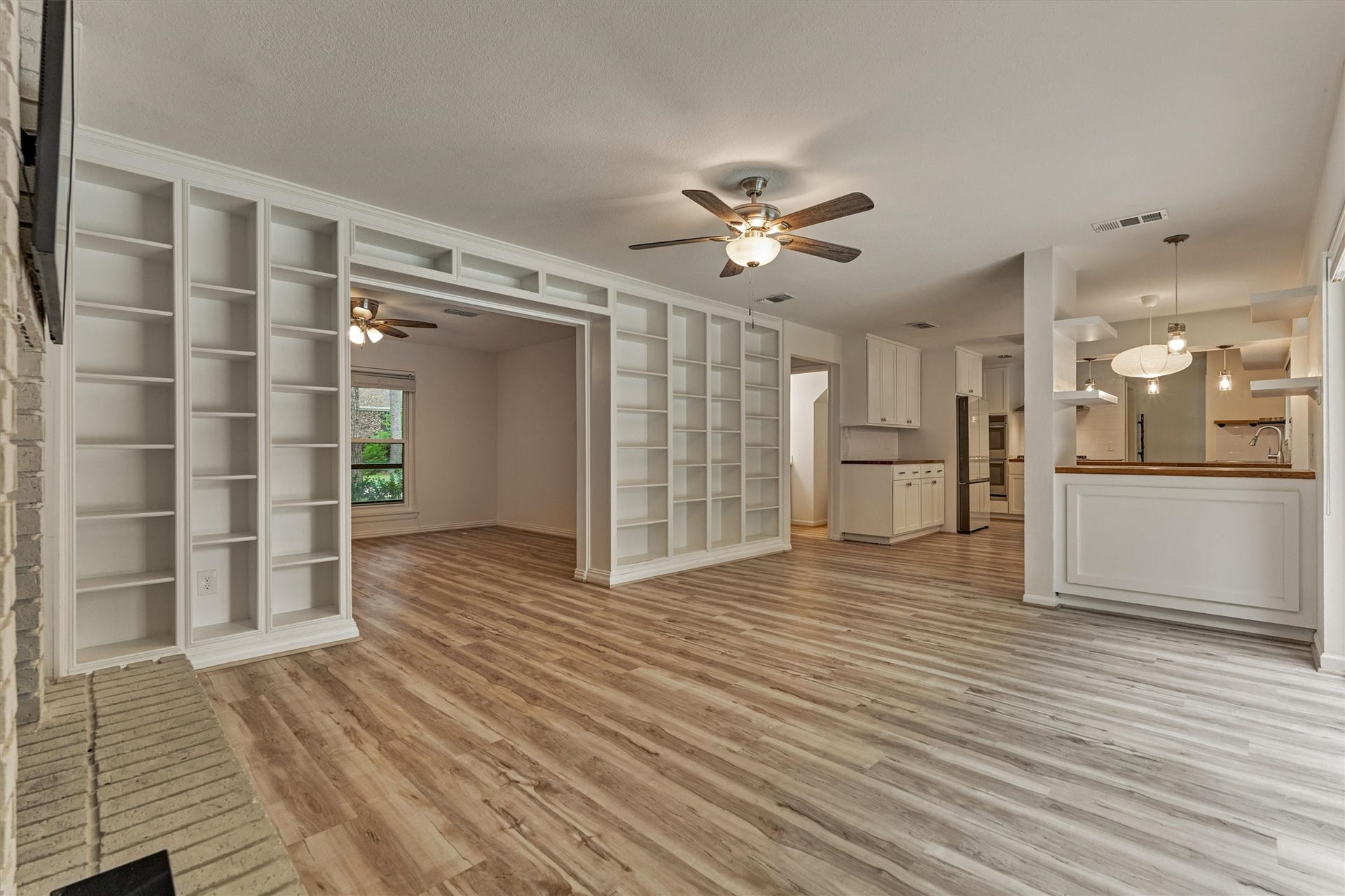 26 Sylvan Forest Drive, The Woodlands, TX 77381 26 Sylvan Forest Drive, The Woodlands, TX 77381