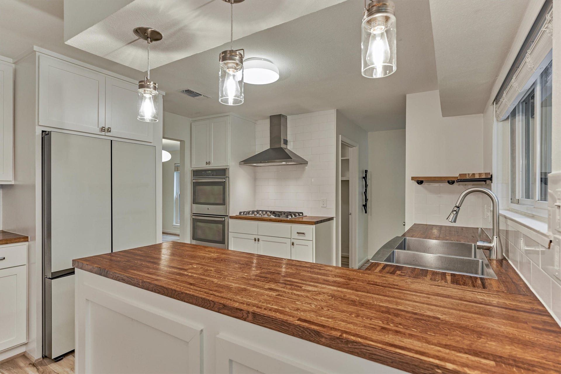 26 Sylvan Forest Drive, The Woodlands, TX 77381 26 Sylvan Forest Drive, The Woodlands, TX 77381