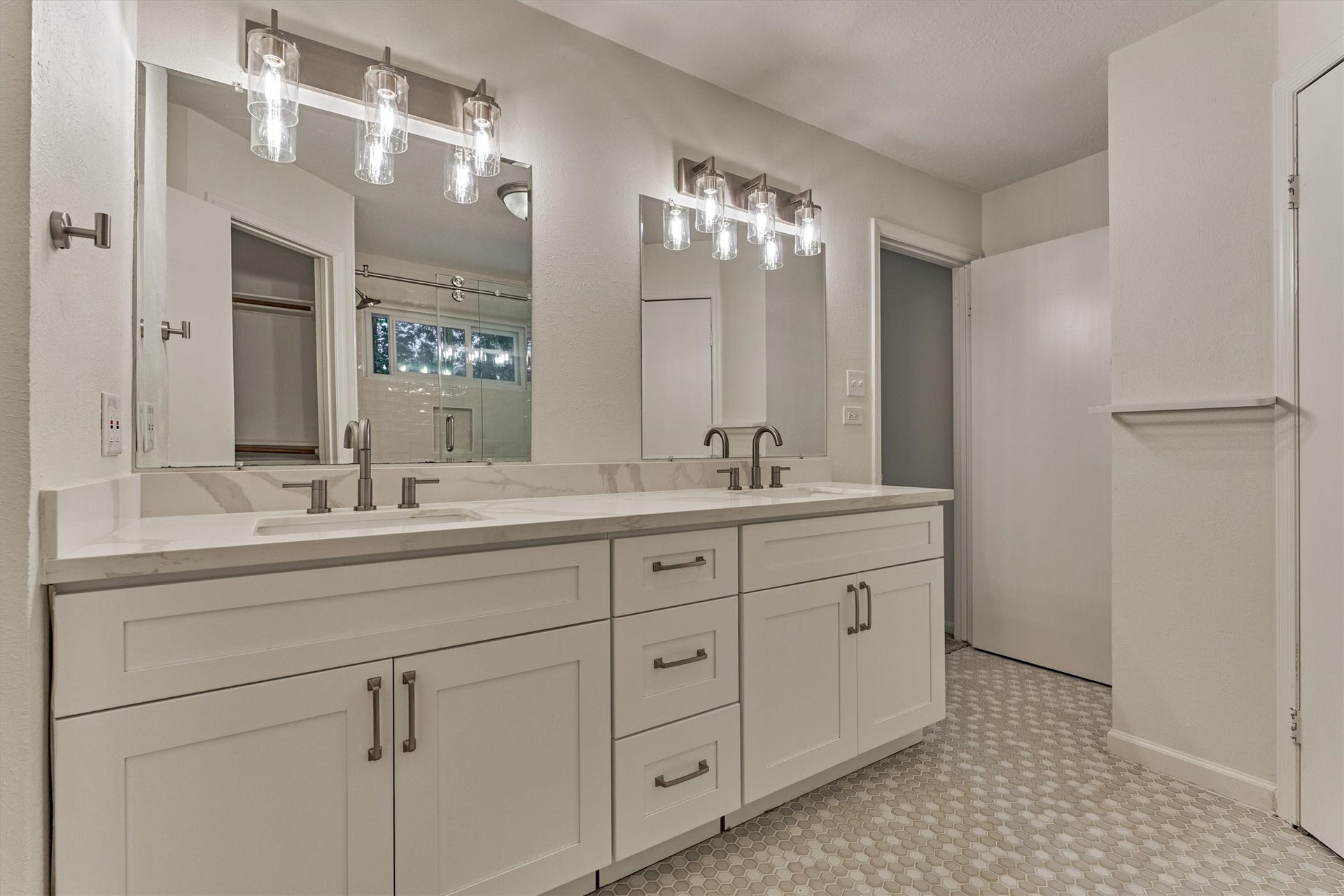 26 Sylvan Forest Drive, The Woodlands, TX 77381 26 Sylvan Forest Drive, The Woodlands, TX 77381