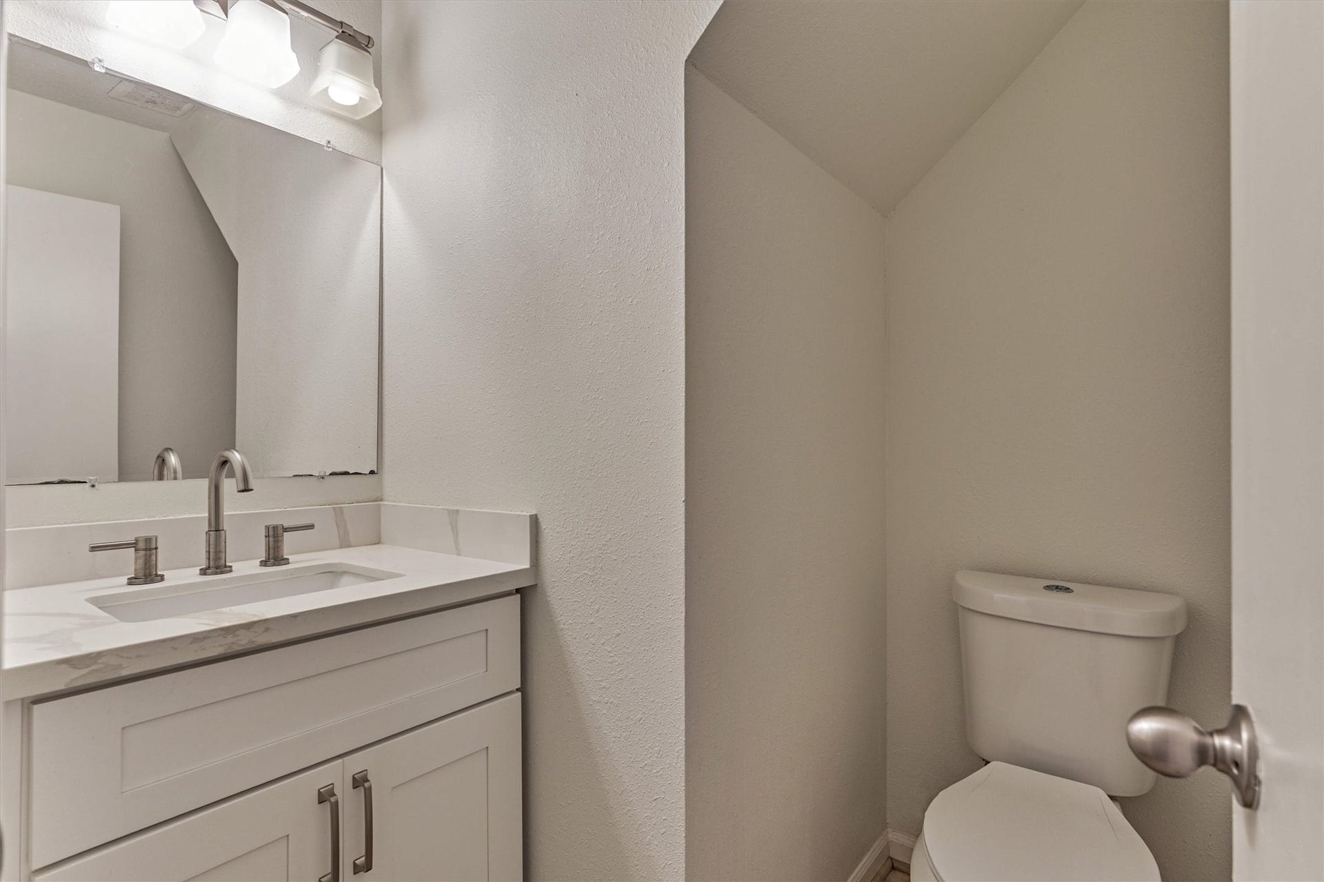 26 Sylvan Forest Drive, The Woodlands, TX 77381 26 Sylvan Forest Drive, The Woodlands, TX 77381