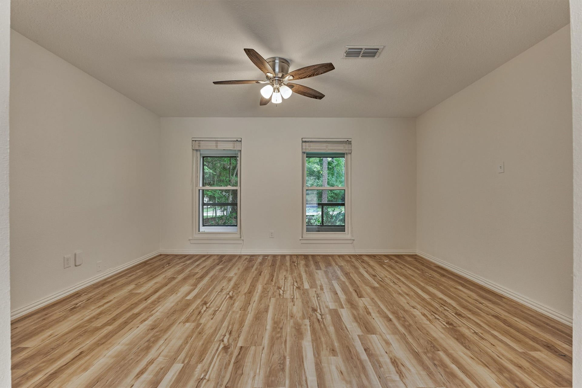 26 Sylvan Forest Drive, The Woodlands, TX 77381 26 Sylvan Forest Drive, The Woodlands, TX 77381
