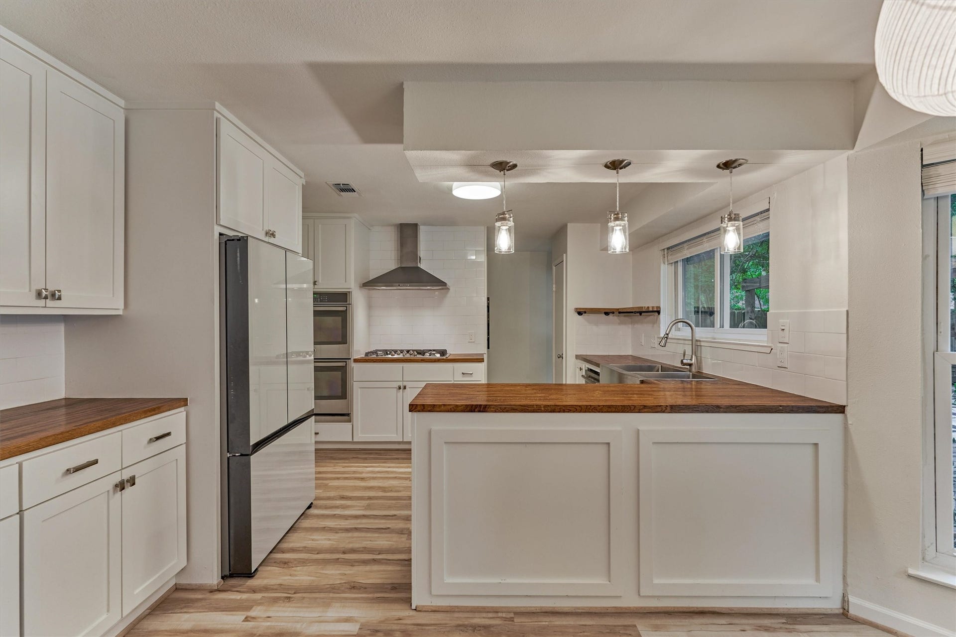 26 Sylvan Forest Drive, The Woodlands, TX 77381 26 Sylvan Forest Drive, The Woodlands, TX 77381