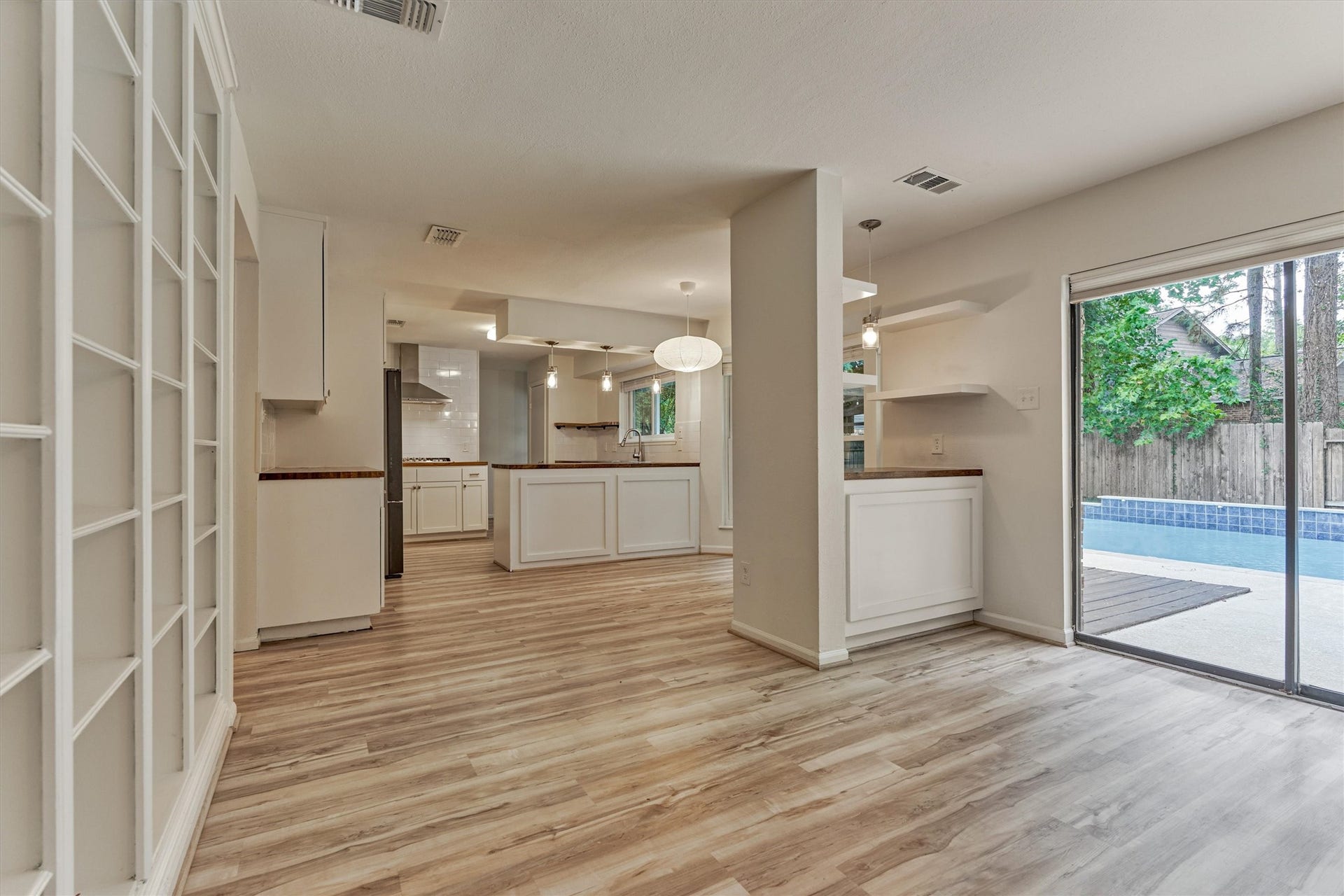 26 Sylvan Forest Drive, The Woodlands, TX 77381 26 Sylvan Forest Drive, The Woodlands, TX 77381