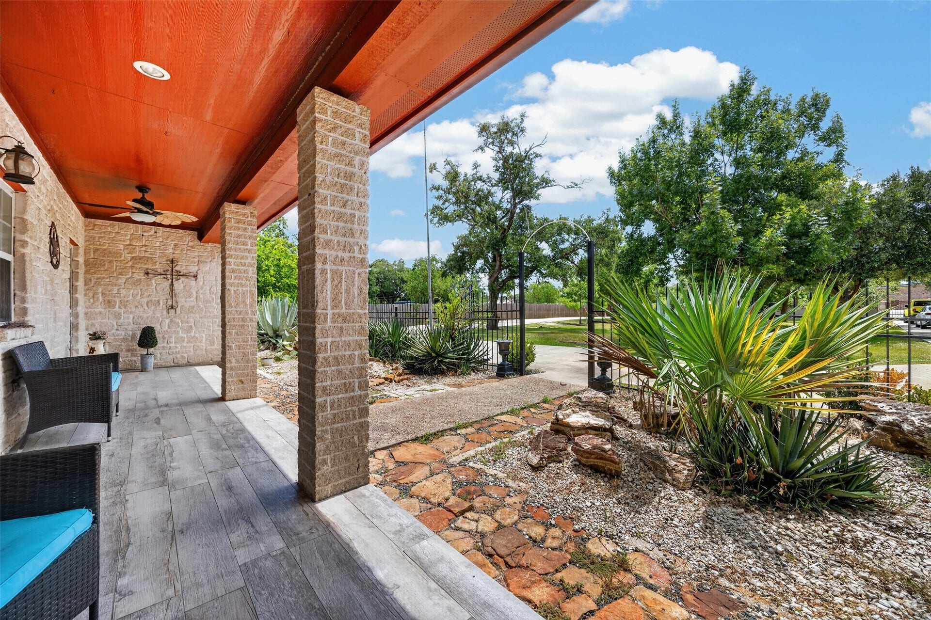 8618 Highway 6, Hitchcock, TX 77563 8618 Highway 6, Hitchcock, TX 77563