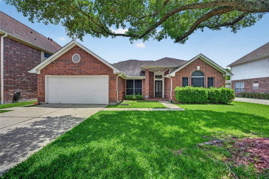 Property photo for 4535 Backenberry Drive, Friendswood, TX