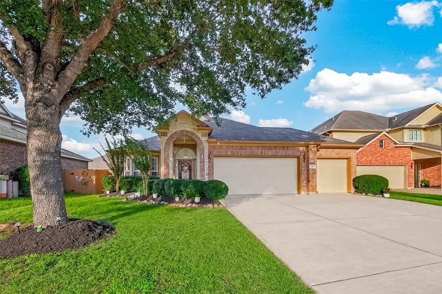 Property photo for 946 Maresca Lane, League City, TX