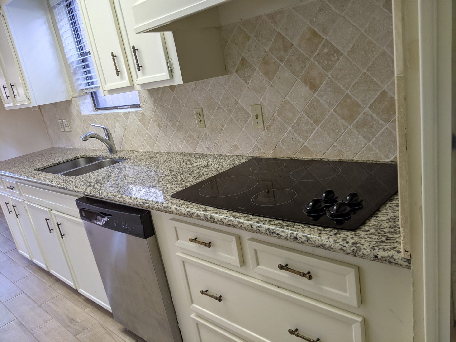 2519 Buffalo Trail, Sugar Land, TX 77479 2519 Buffalo Trail, Sugar Land, TX 77479