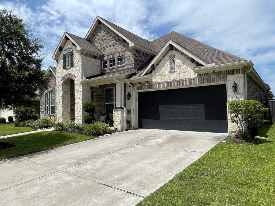 Property photo for 2025 Clearwater Grove Lane, Houston, TX