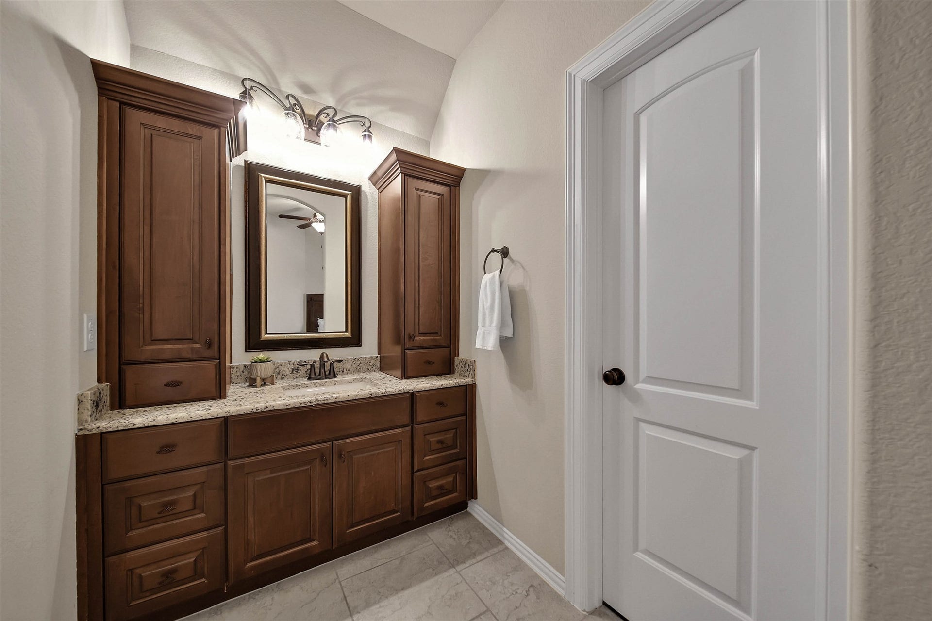 5318 Briarcliff Lane, Fulshear, TX 77441 Beautiful design finishes continue throughout the upstairs bathrooms, while the private vanity area offers ample storage for linens, toiletries, and everyday essentials.