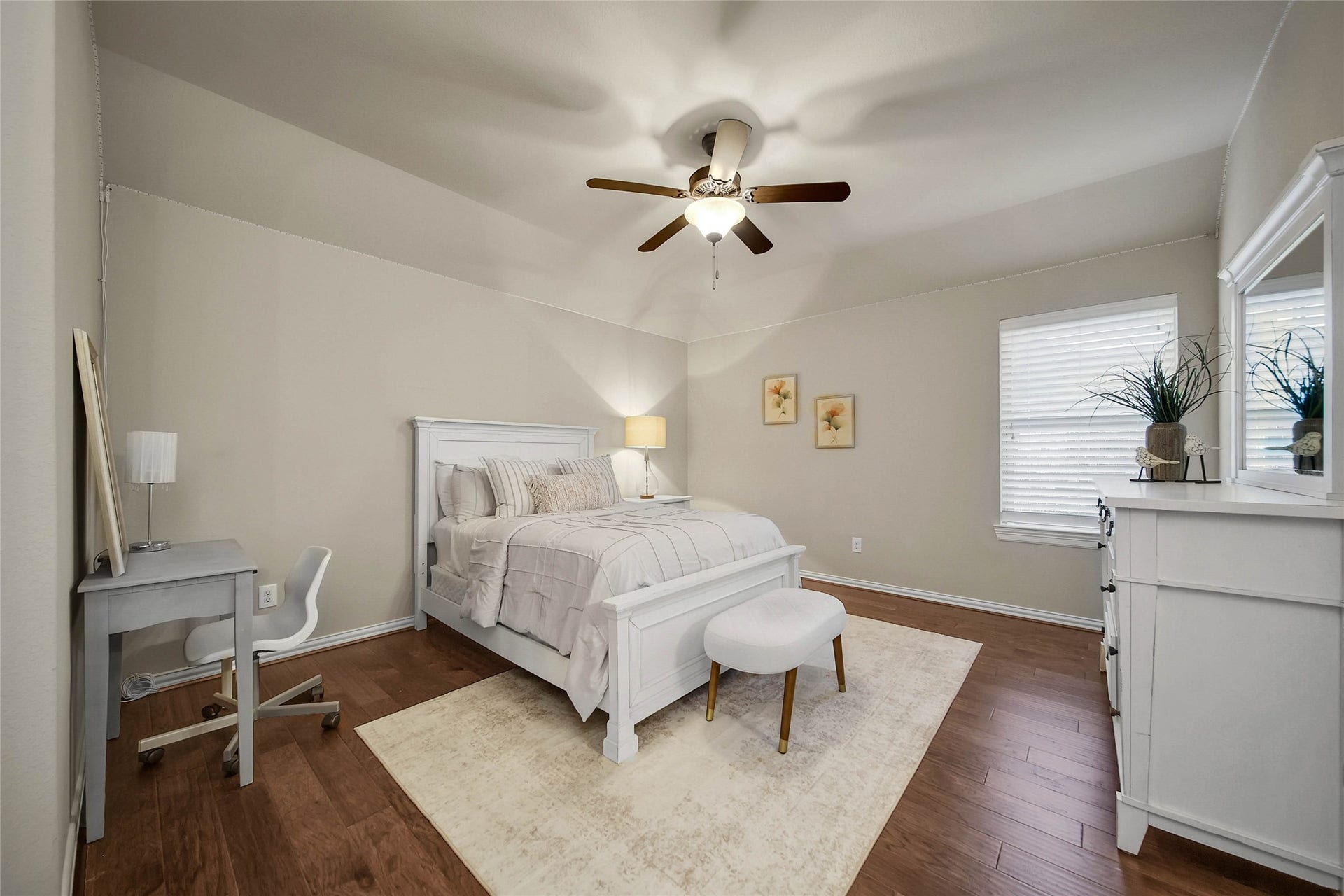 5318 Briarcliff Lane, Fulshear, TX 77441 Each spacious bedroom features a neutral color palette, offering a versatile blank canvas ready for your personal style and design inspiration. This bedroom also offers a ceiling fan and walk in closet, plus private vanity area.