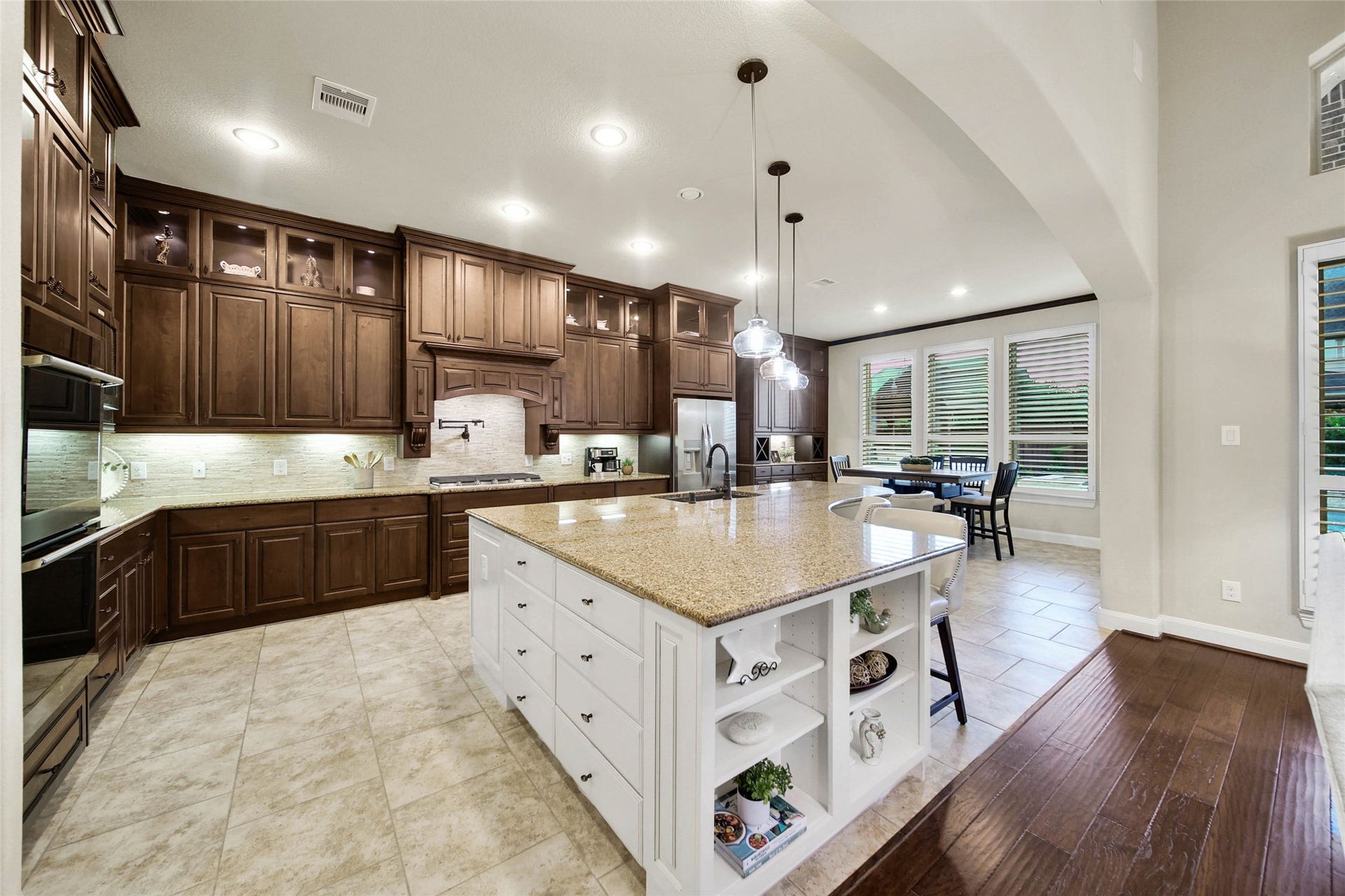 5318 Briarcliff Lane, Fulshear, TX 77441 The oversized center island, accented by designer pendant lighting, is sure to become a favorite gathering spot in the home. Perfect for casual meals, entertaining guests, or simply catching up with family while preparing dinner!