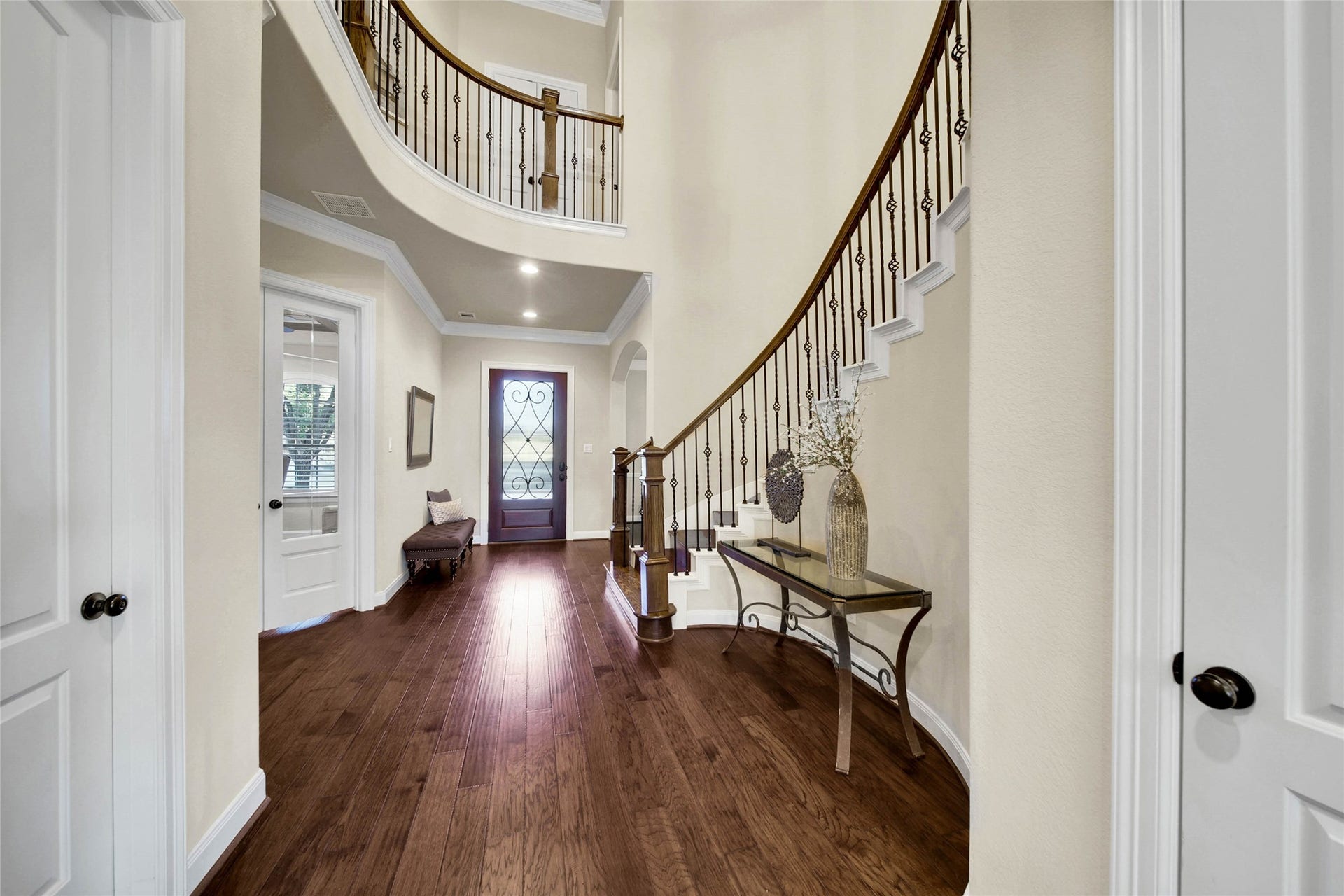 5318 Briarcliff Lane, Fulshear, TX 77441 Rich hardwood floors warm the Entry and extend throughout the home.