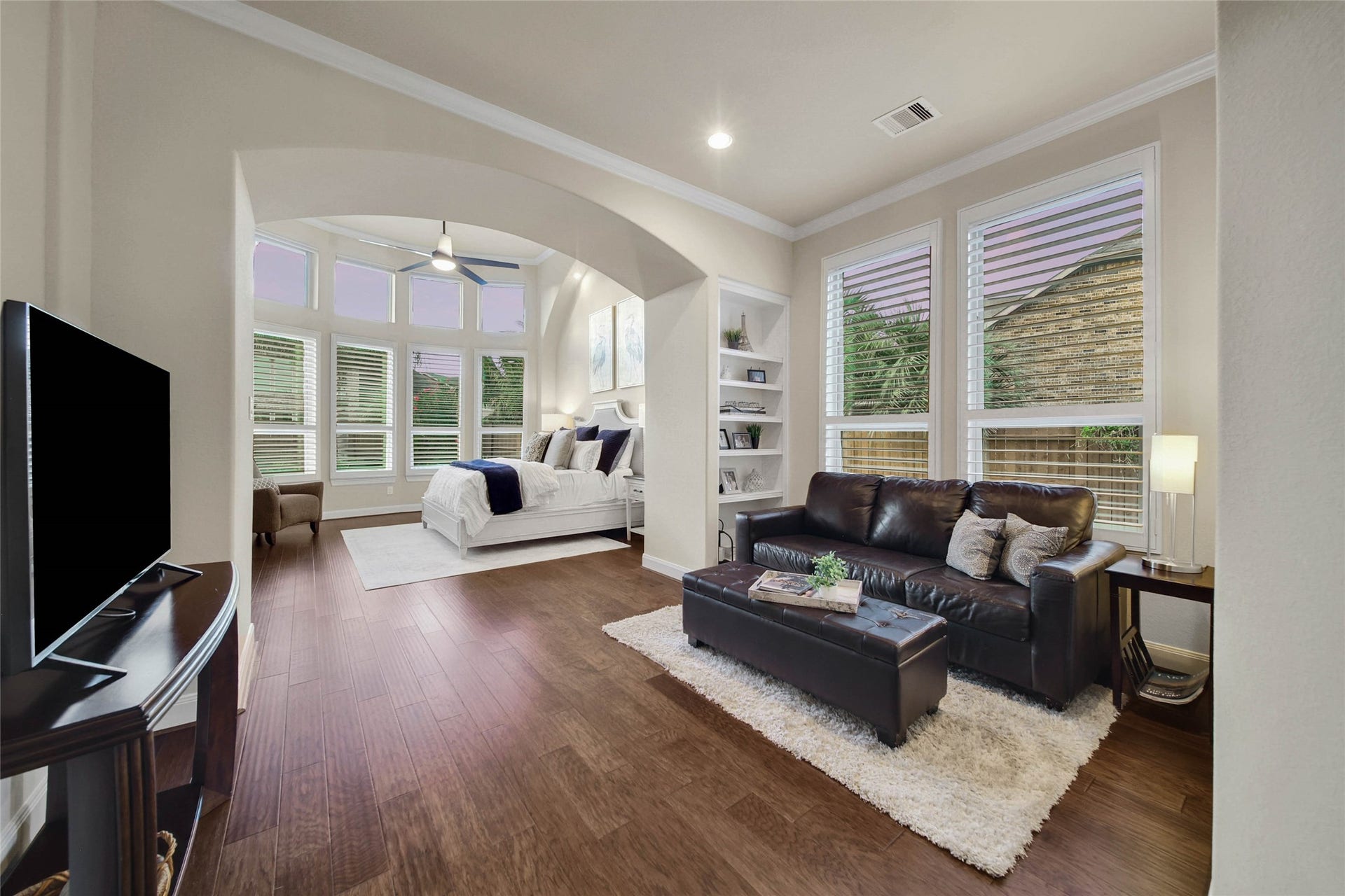5318 Briarcliff Lane, Fulshear, TX 77441 The spacious primary suite features a dedicated sitting area, creating a peaceful retreat to unwind, read, or enjoy a quiet moment at the end of the day.