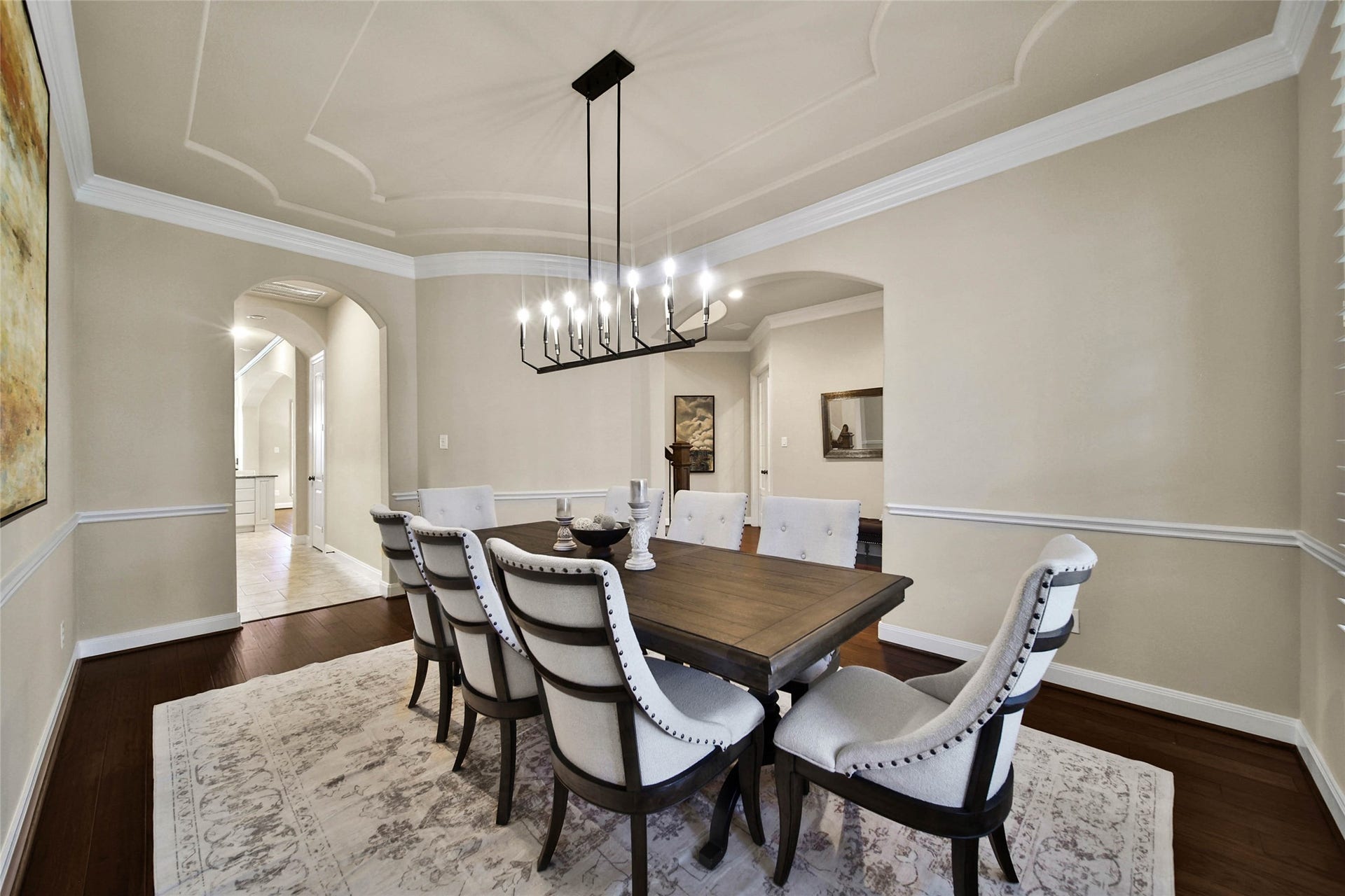 5318 Briarcliff Lane, Fulshear, TX 77441 Enjoy intimate dinners and special gatherings in this spacious dining room, where a beautiful tray ceiling,crown molding, and designer lighting with a dimmer switch create the perfect ambiance for any occasion.