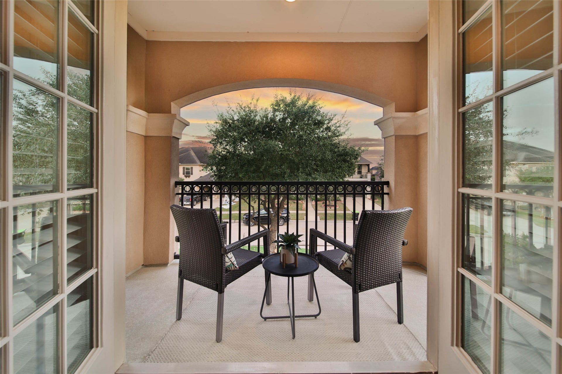 5318 Briarcliff Lane, Fulshear, TX 77441 The private upstairs balcony offers the perfect getaway to unwind, sip your favorite beverage, and curl up with a good book while enjoying a little peace and quiet.