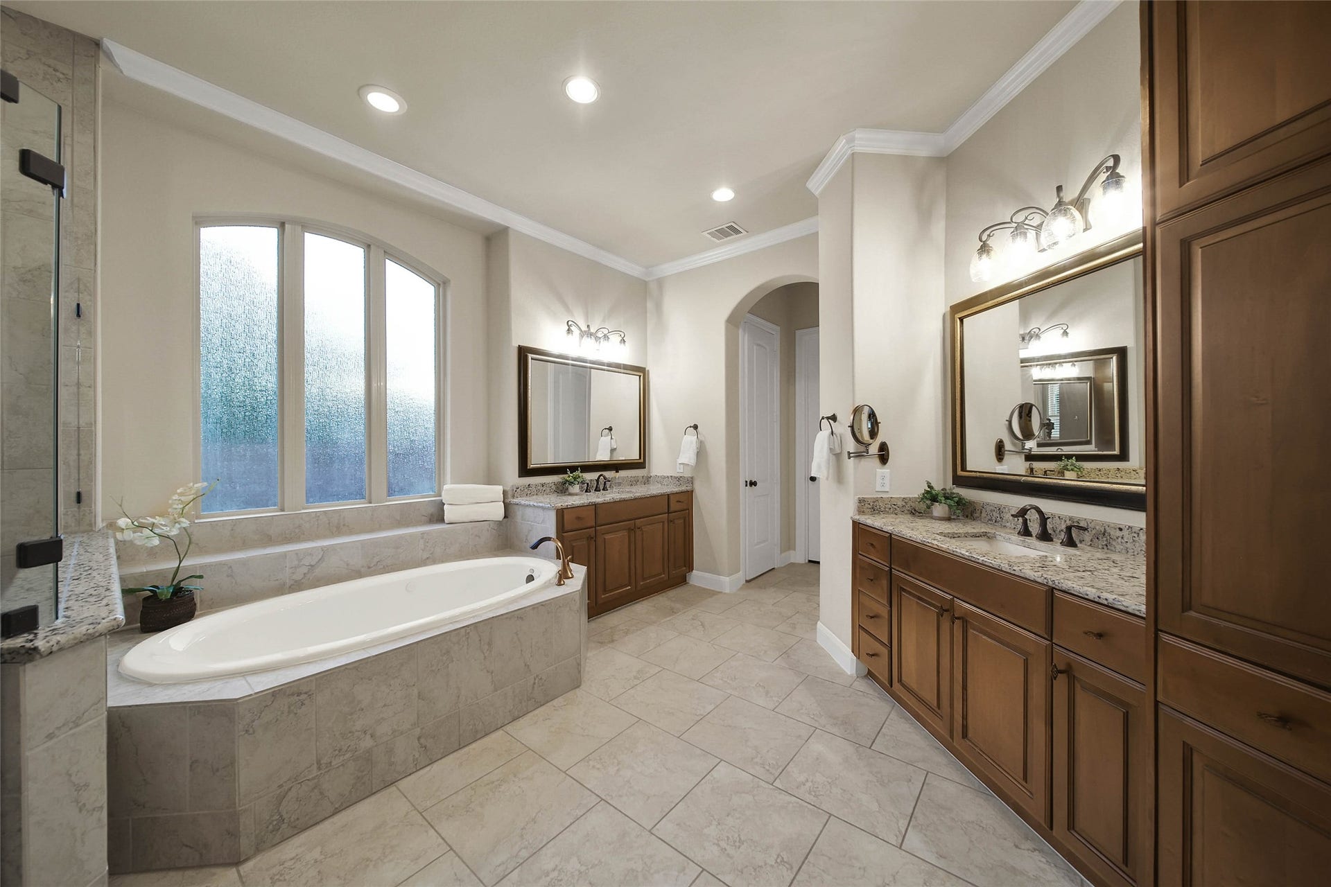 5318 Briarcliff Lane, Fulshear, TX 77441 Neutral colors and natural materials add sublte stye to the primary bath complete with dual vanities and closets.