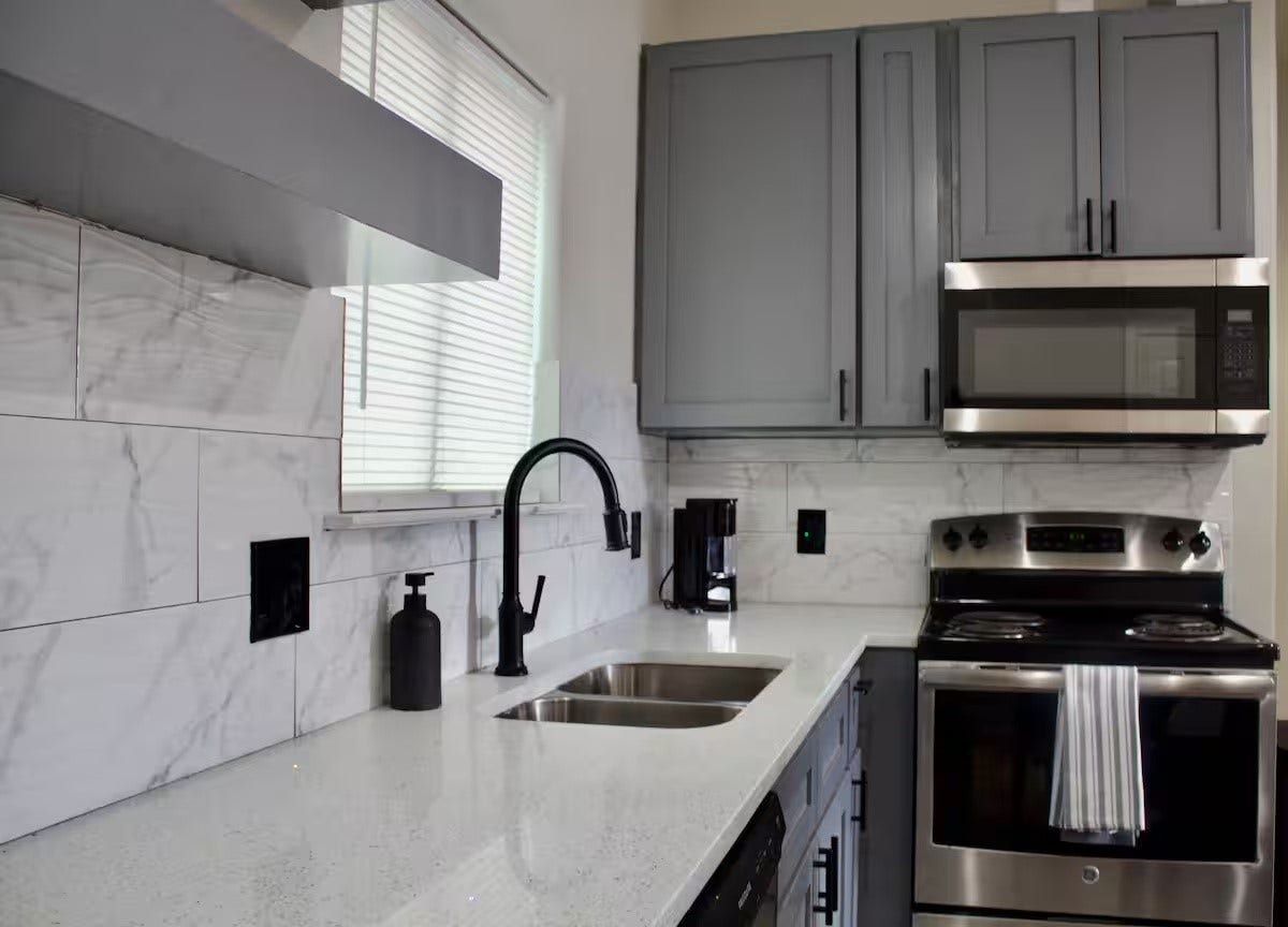 3221 Ennis Street, Houston, TX 77004 Kitchen with stainless appliances