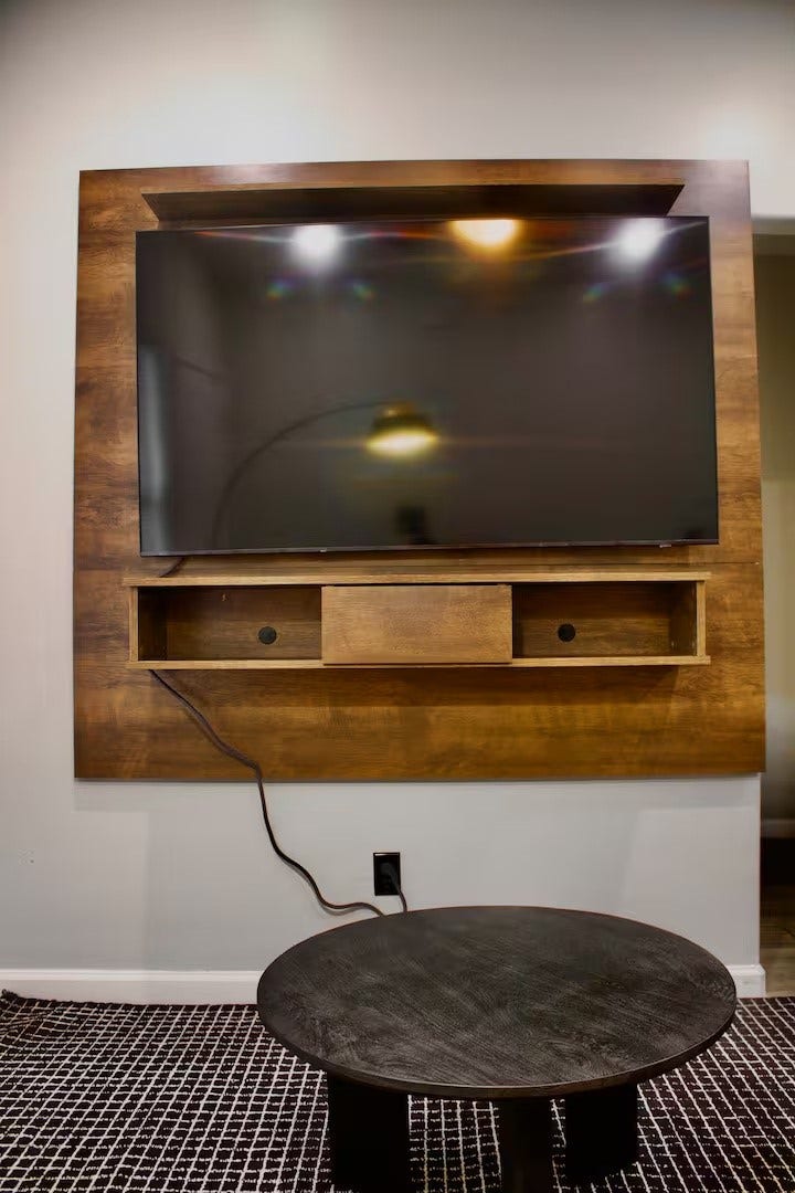 3221 Ennis Street, Houston, TX 77004 Living room media wall