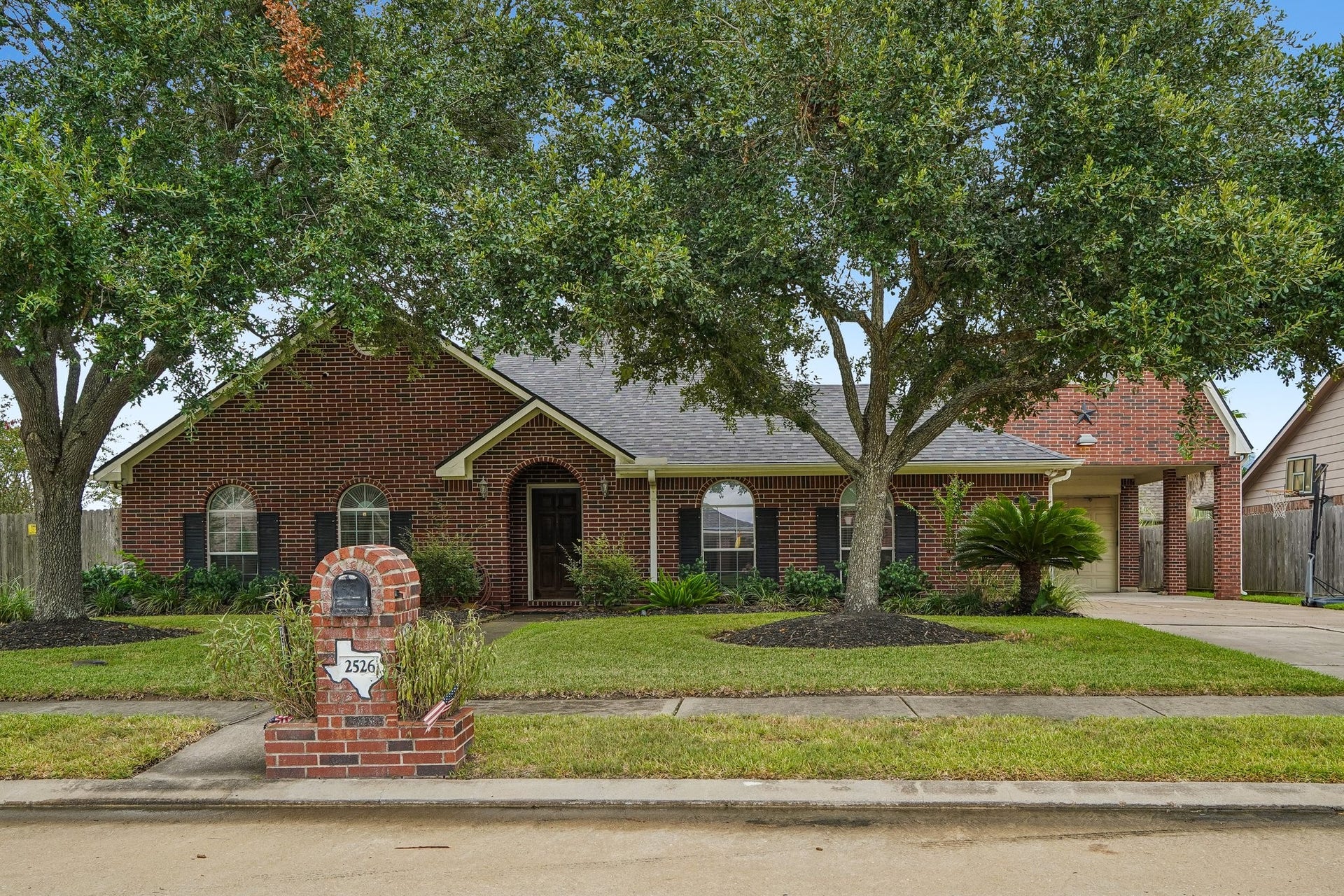 2526 Purple Horse Drive, League City, TX 77573 2526 Purple Horse Drive, League City, TX 77573