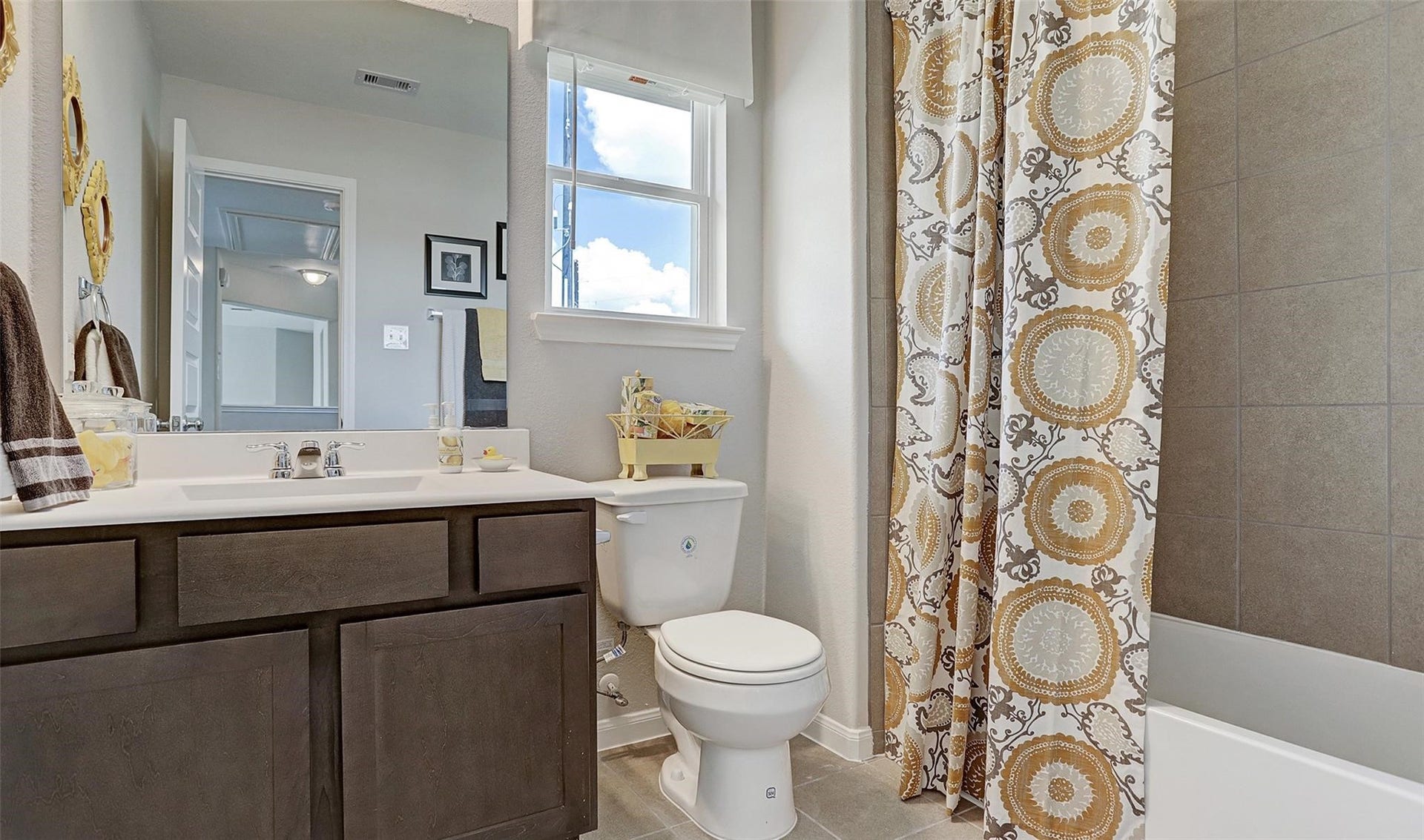 5315 Cj Walker Lane, Houston, TX 77048 5315 Cj Walker Lane, Houston, TX 77048