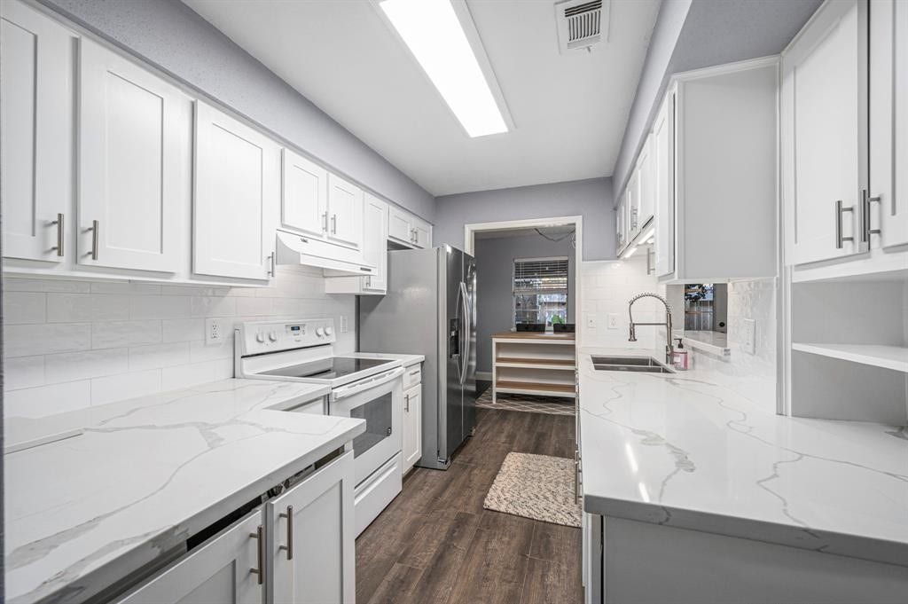 1371 Country Place Drive, Houston, TX 77079 1371 Country Place Drive, Houston, TX 77079