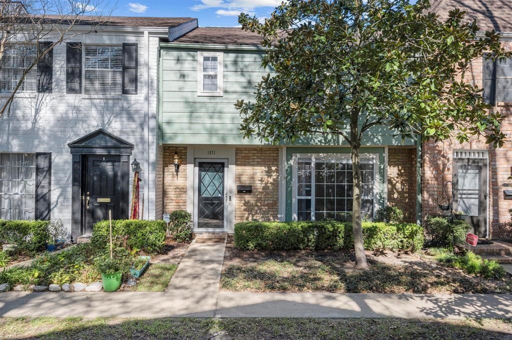 1371 Country Place Drive, Houston, TX 77079 1371 Country Place Drive, Houston, TX 77079