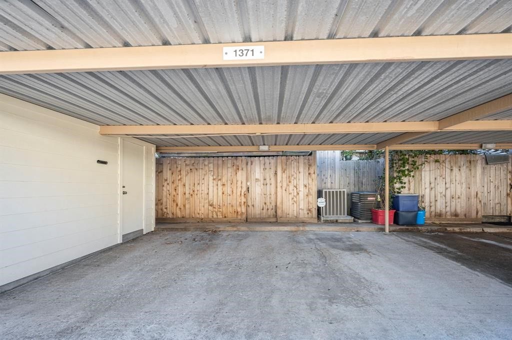 1371 Country Place Drive, Houston, TX 77079 1371 Country Place Drive, Houston, TX 77079