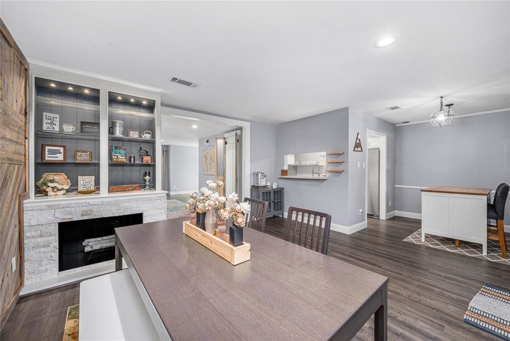 1371 Country Place Drive, Houston, TX 77079 1371 Country Place Drive, Houston, TX 77079