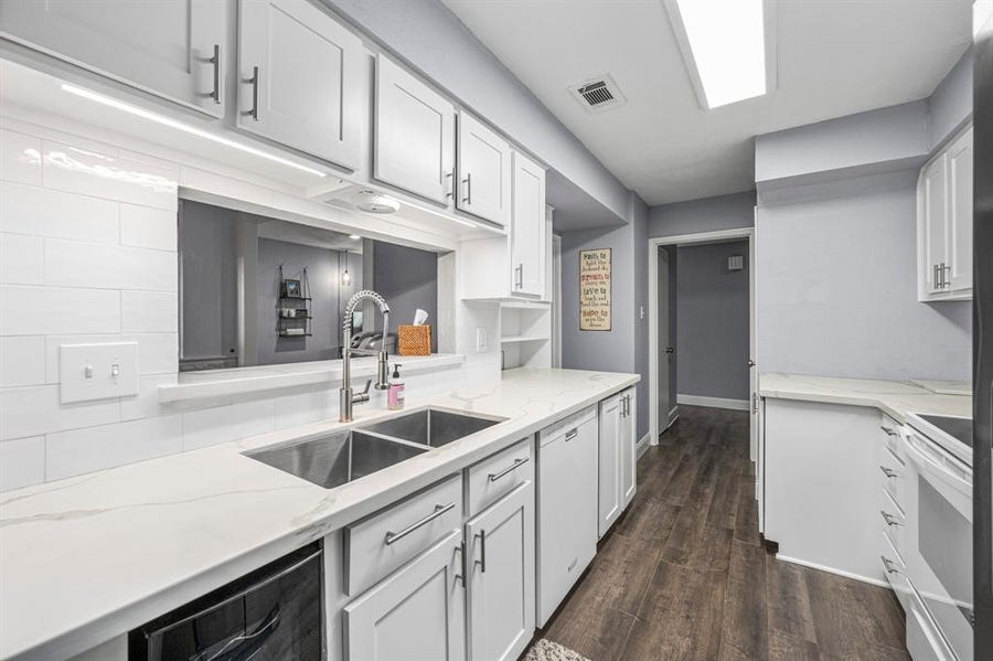 Property photo for 1371 Country Place Drive, Houston, TX