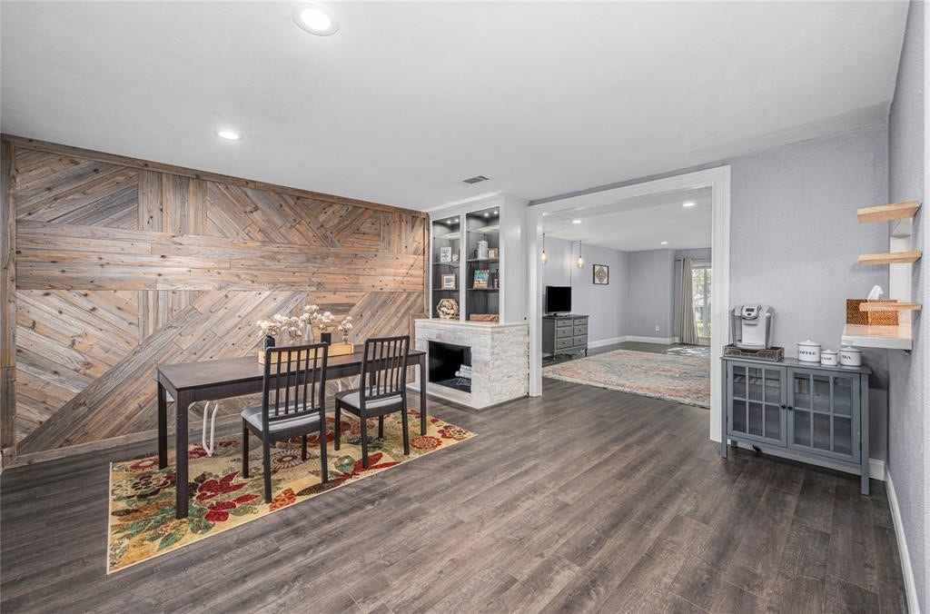 1371 Country Place Drive, Houston, TX 77079 1371 Country Place Drive, Houston, TX 77079