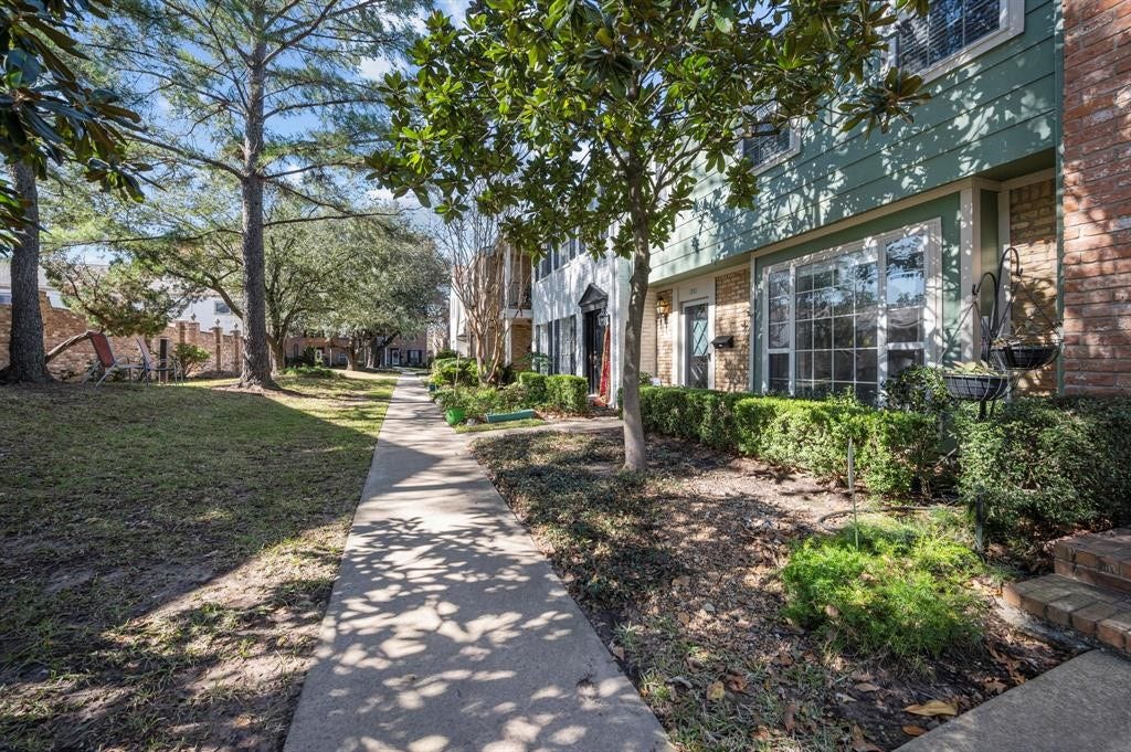 1371 Country Place Drive, Houston, TX 77079 1371 Country Place Drive, Houston, TX 77079