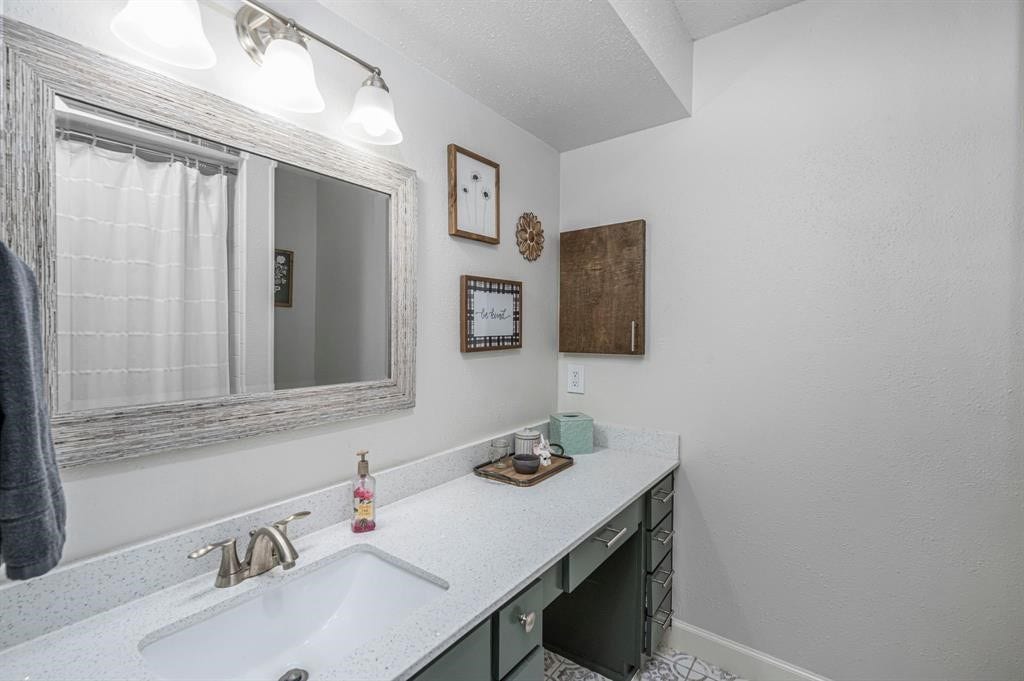 1371 Country Place Drive, Houston, TX 77079 1371 Country Place Drive, Houston, TX 77079