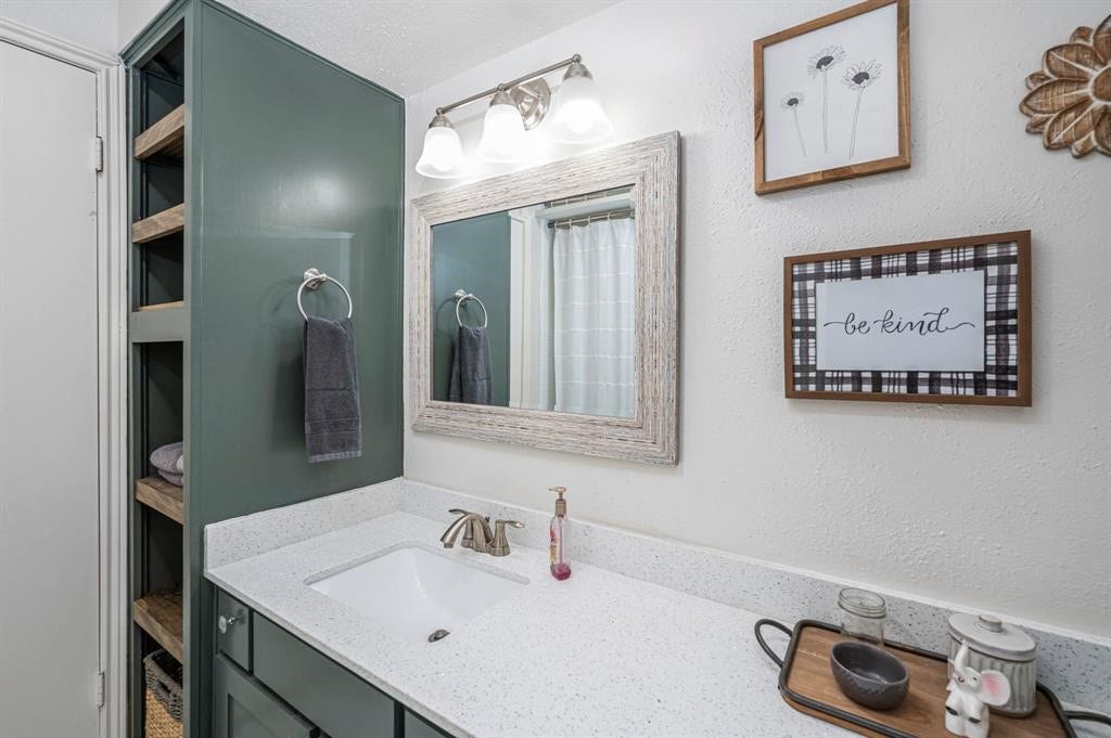 1371 Country Place Drive, Houston, TX 77079 1371 Country Place Drive, Houston, TX 77079