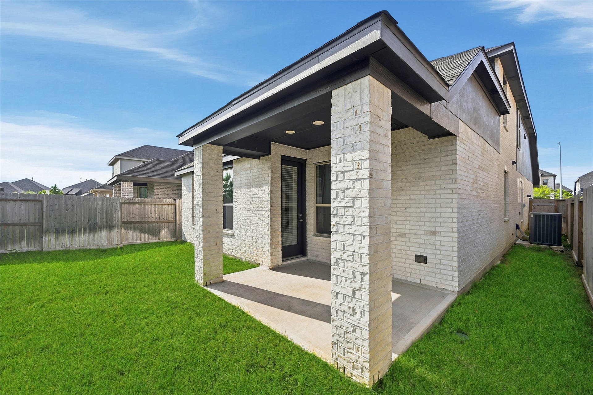 29821 Ellwood Lane, Fulshear, TX 77441 Easy access from the living room.