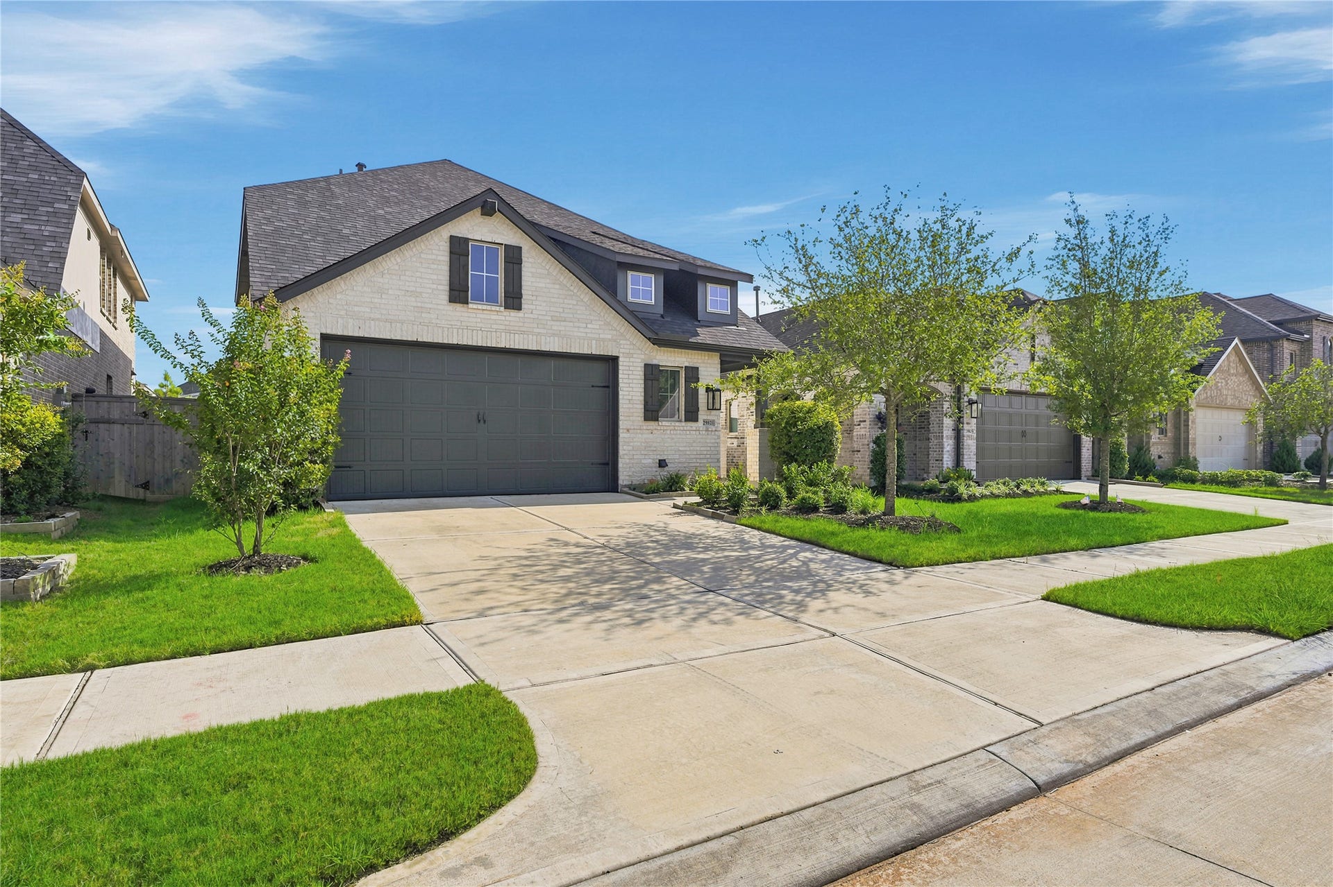 29821 Ellwood Lane, Fulshear, TX 77441 Welcome to 29821 Ellwood Lane in the award-winning Cross Creek Ranch community.