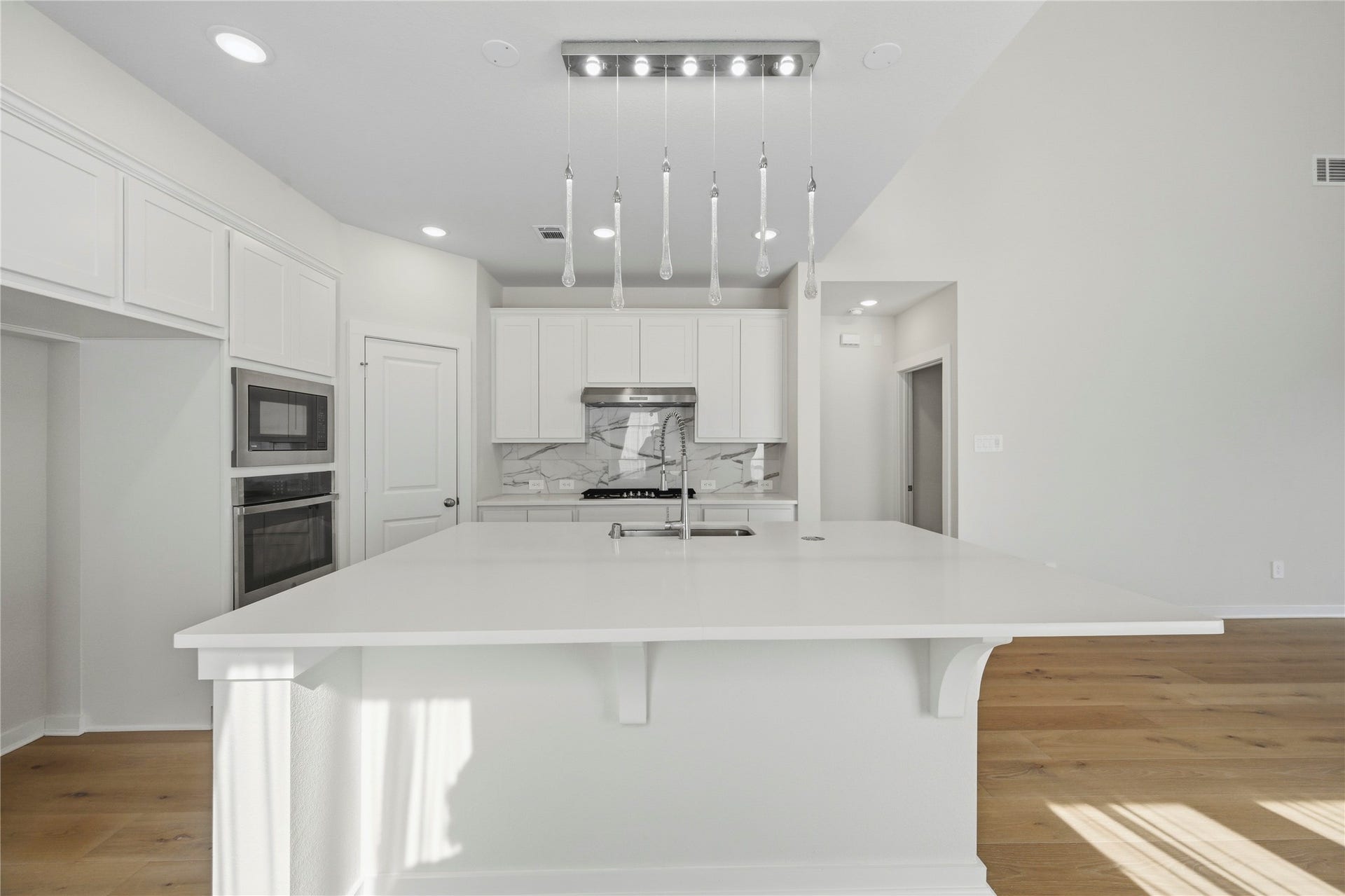 29821 Ellwood Lane, Fulshear, TX 77441 Spacious island kitchen featuring quartz countertops, built-in stainless-steel appliances, and abundant prep space.