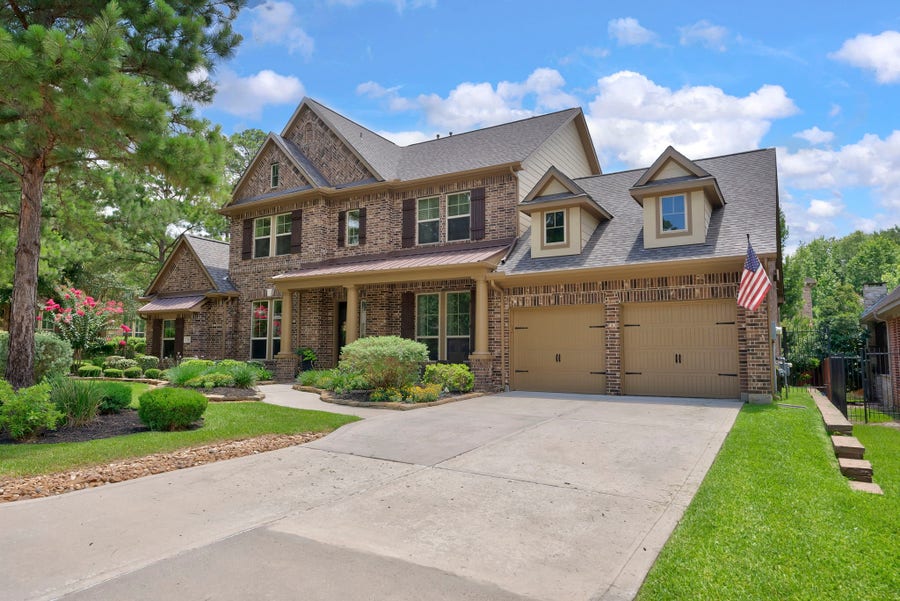 Property photo for 14 Dewlight Place, The Woodlands, TX